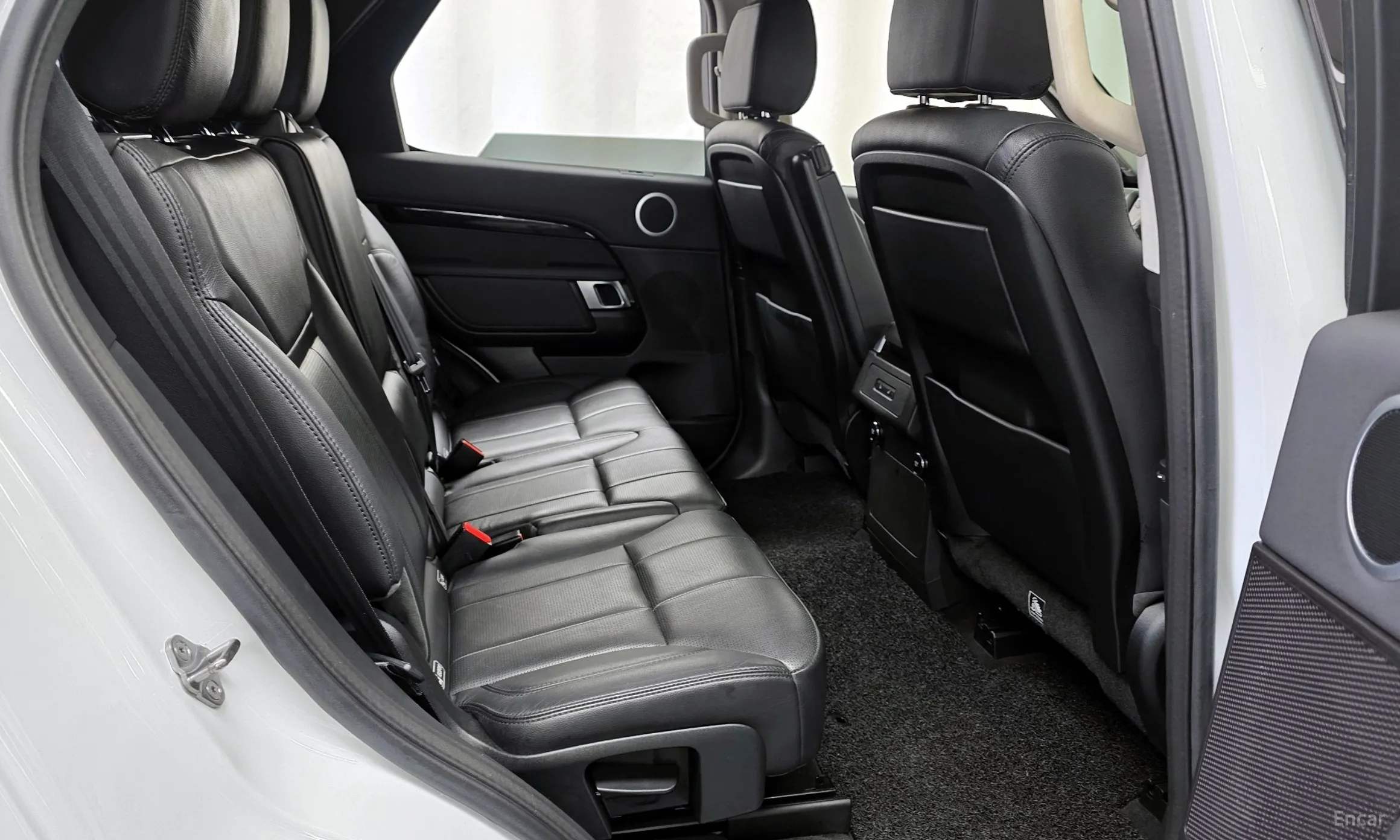 Land Rover Discovery 5 превью 12