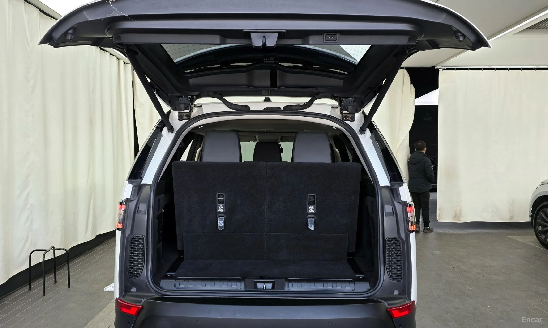 Land Rover Discovery 5 превью 20
