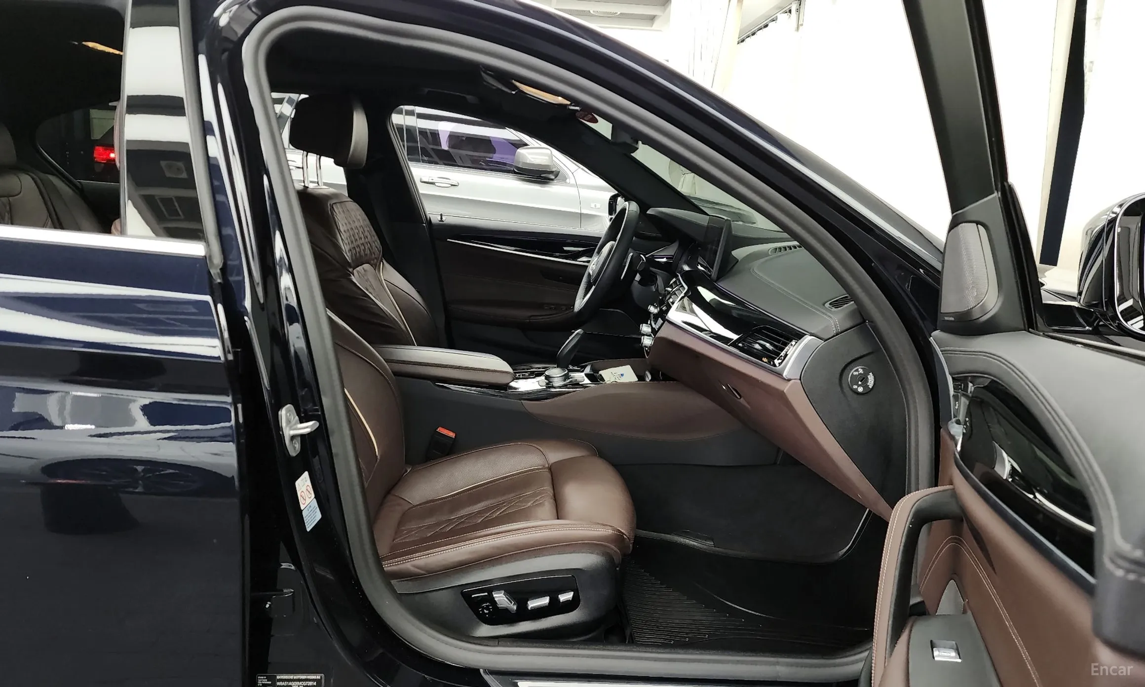 BMW 5 Series (G30) превью 10