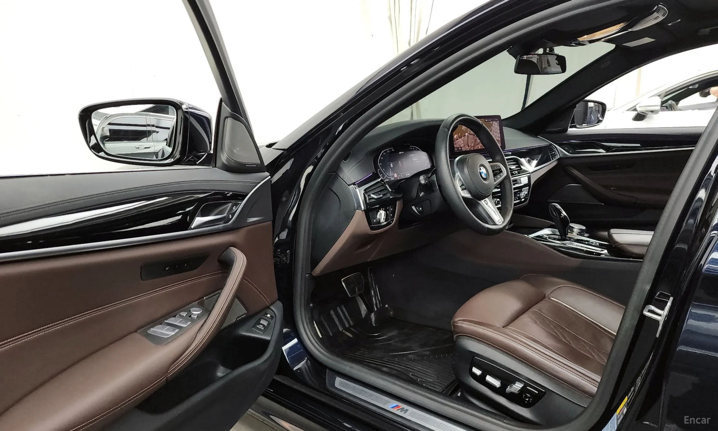 BMW 5 Series (G30) превью 11