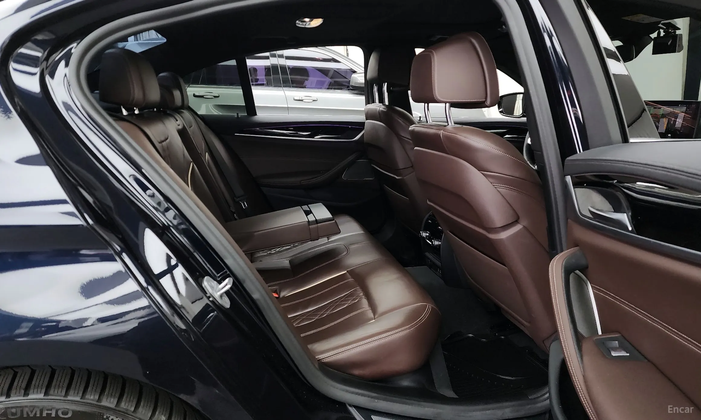 BMW 5 Series (G30) превью 12