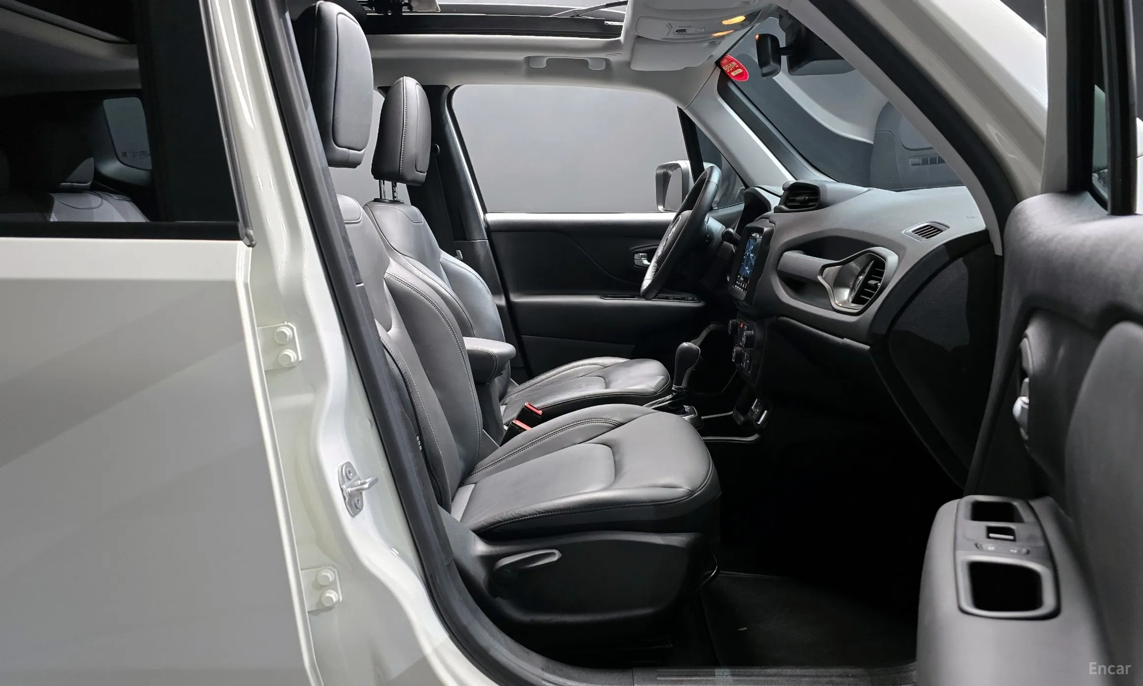 Jeep Renegade превью 10