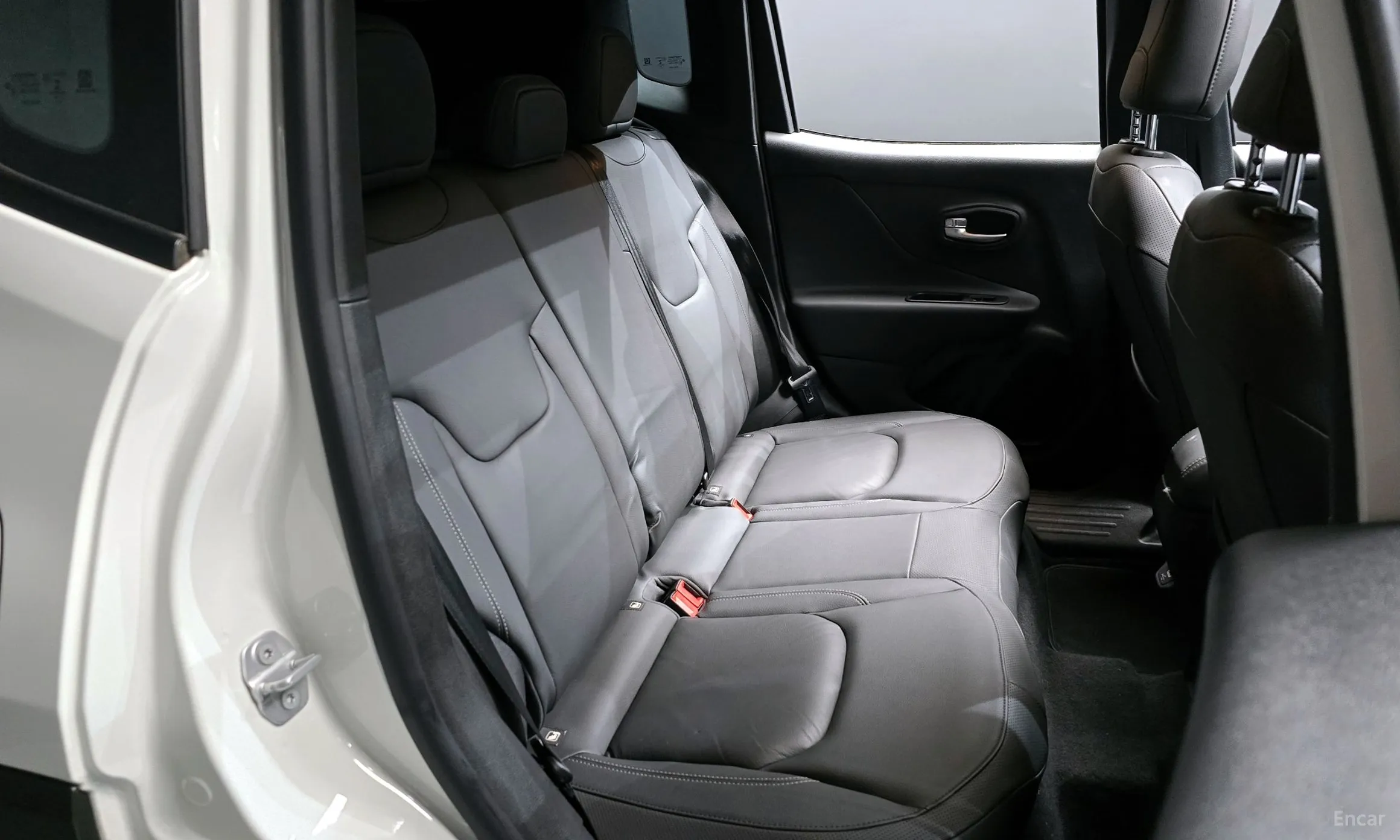 Jeep Renegade превью 12