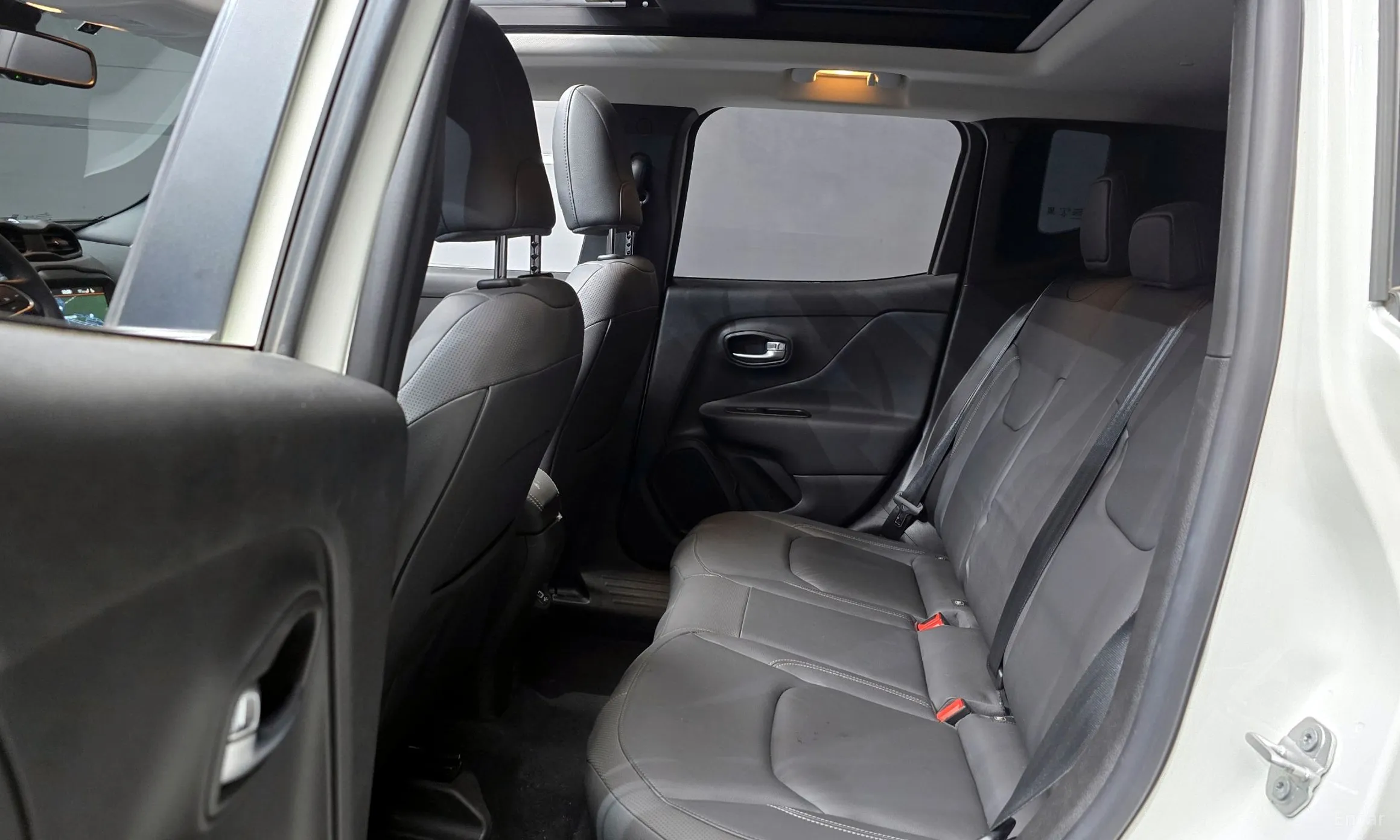 Jeep Renegade превью 13