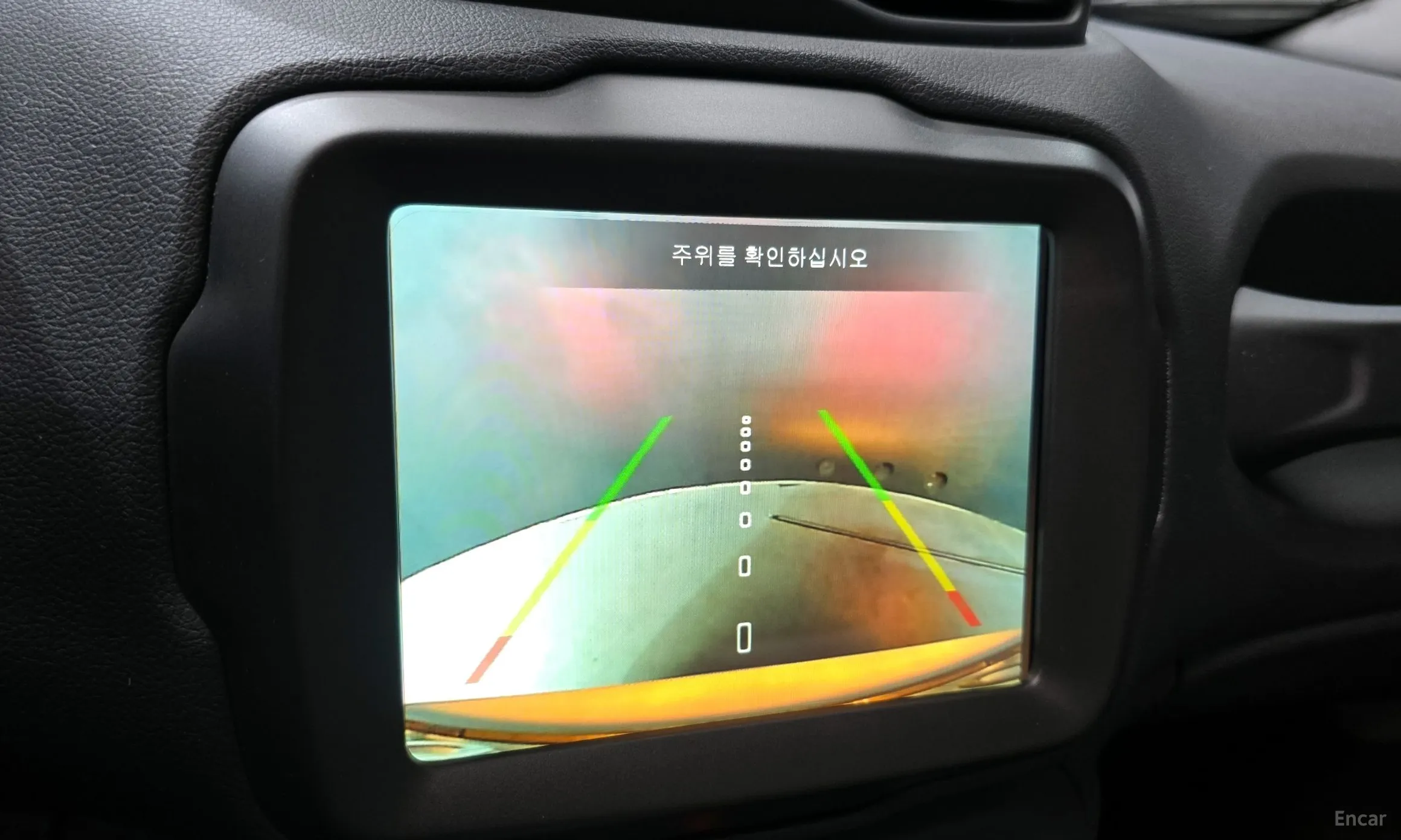 Jeep Renegade превью 15