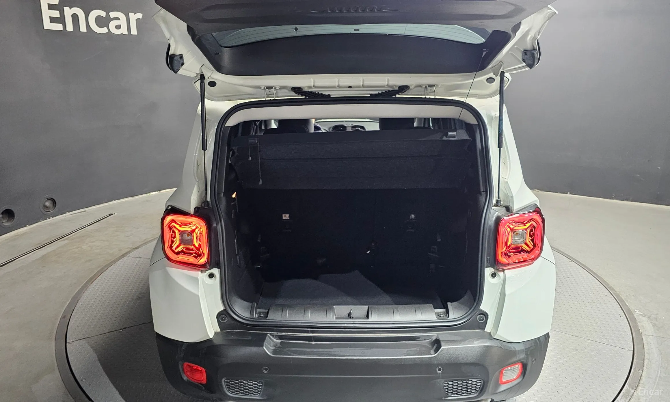 Jeep Renegade превью 20