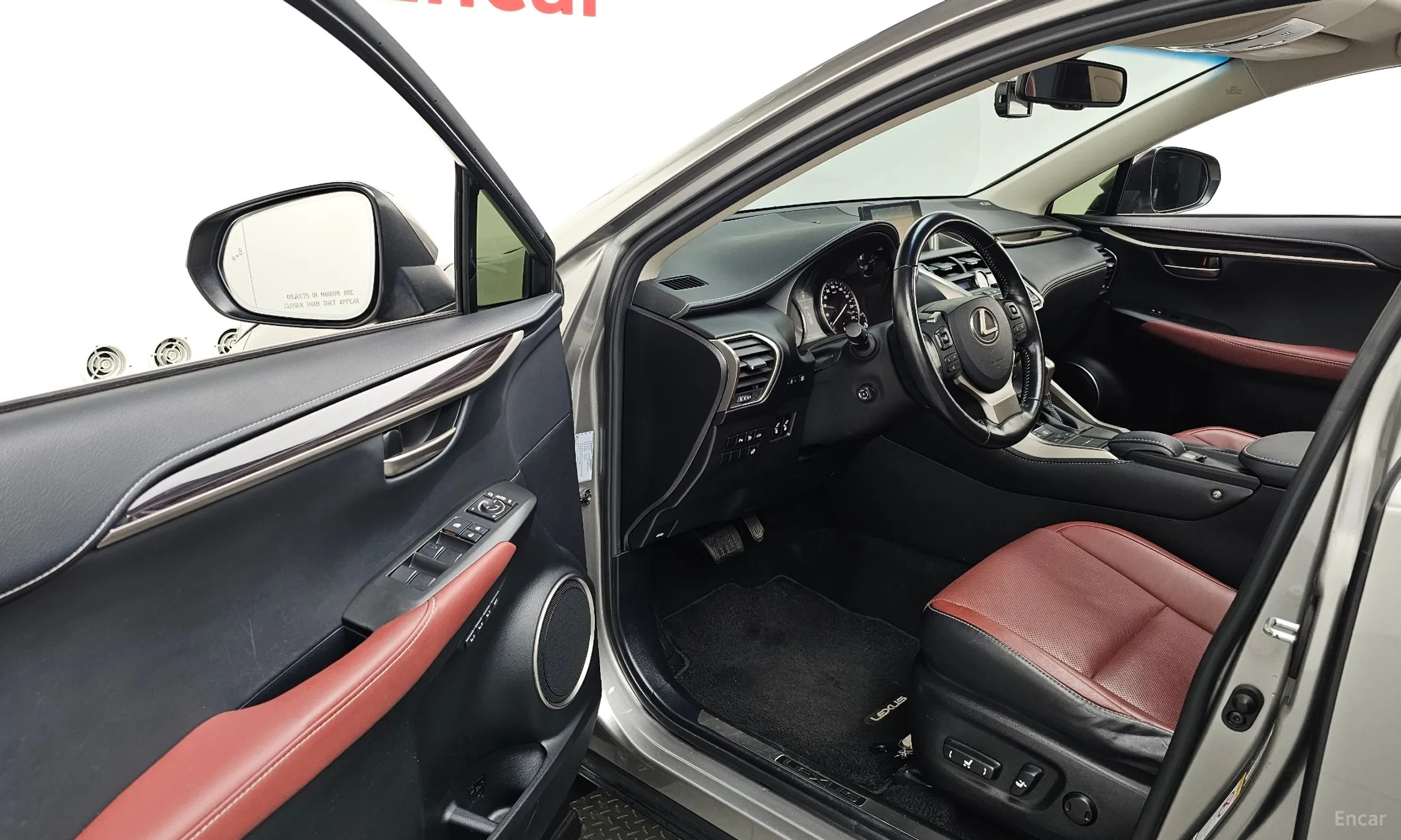 Lexus NX300h превью 10