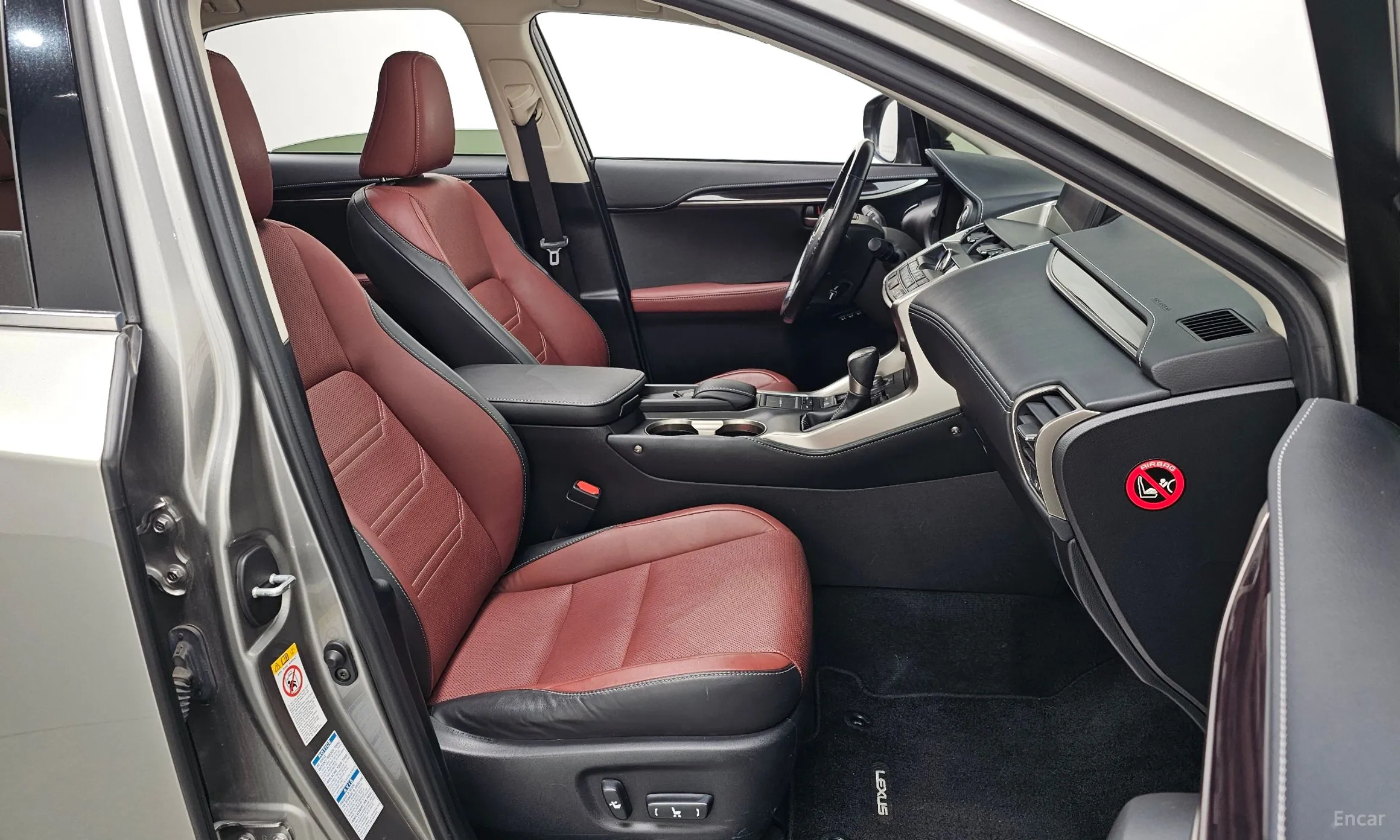 Lexus NX300h превью 11