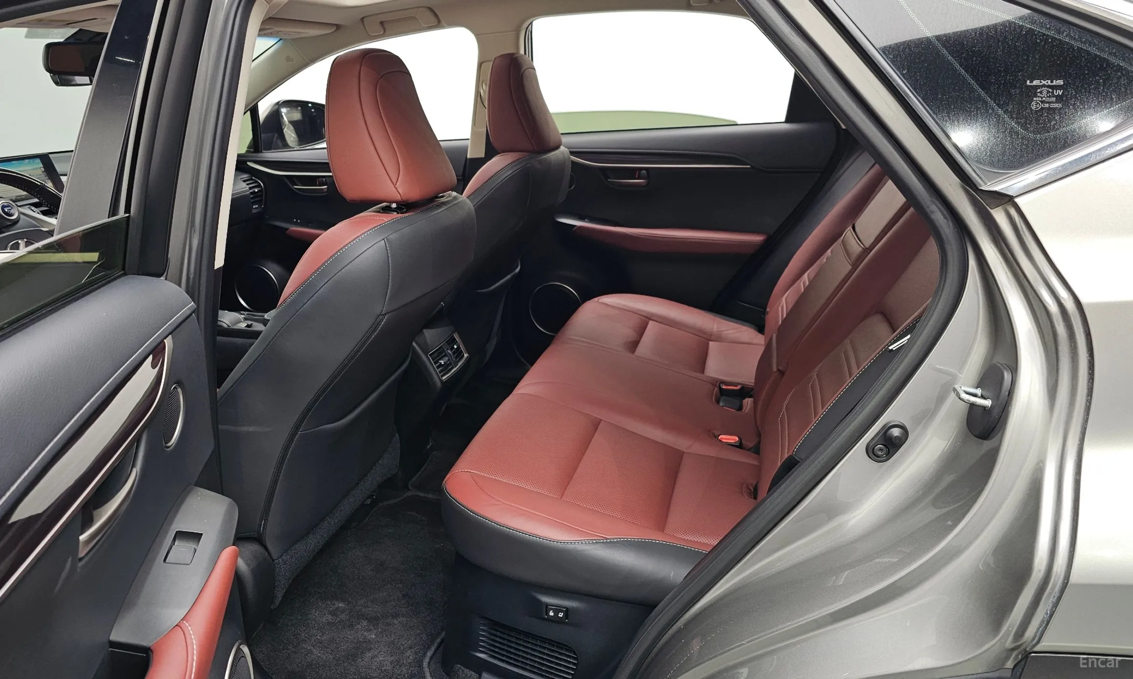 Lexus NX300h превью 12