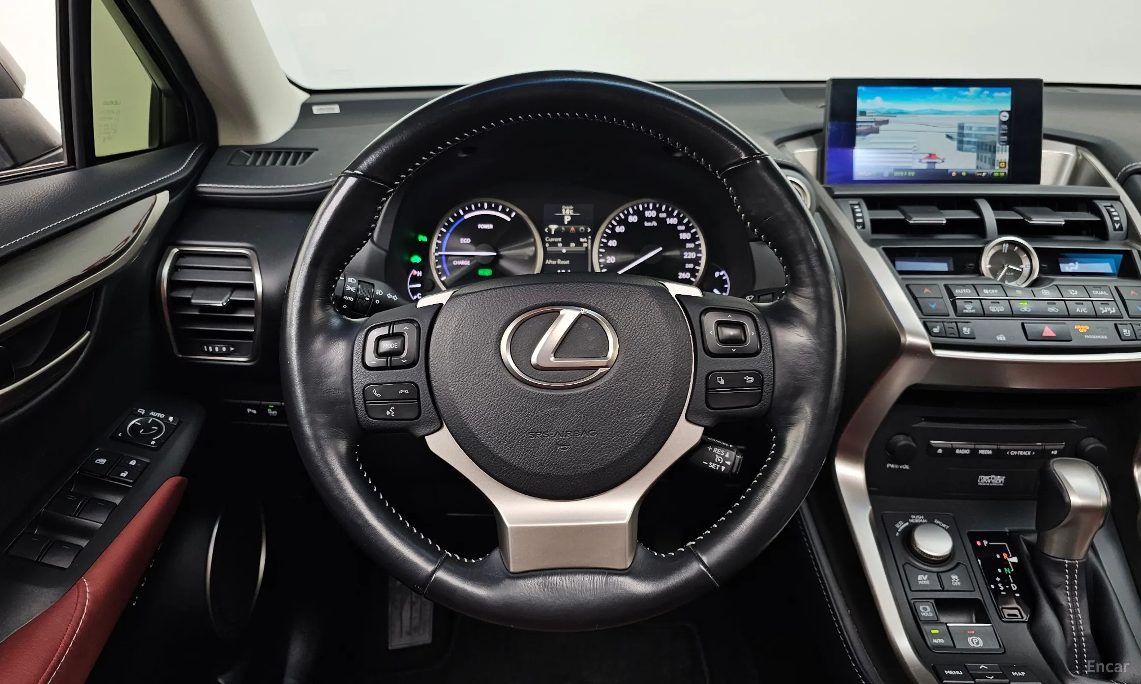 Lexus NX300h превью 13