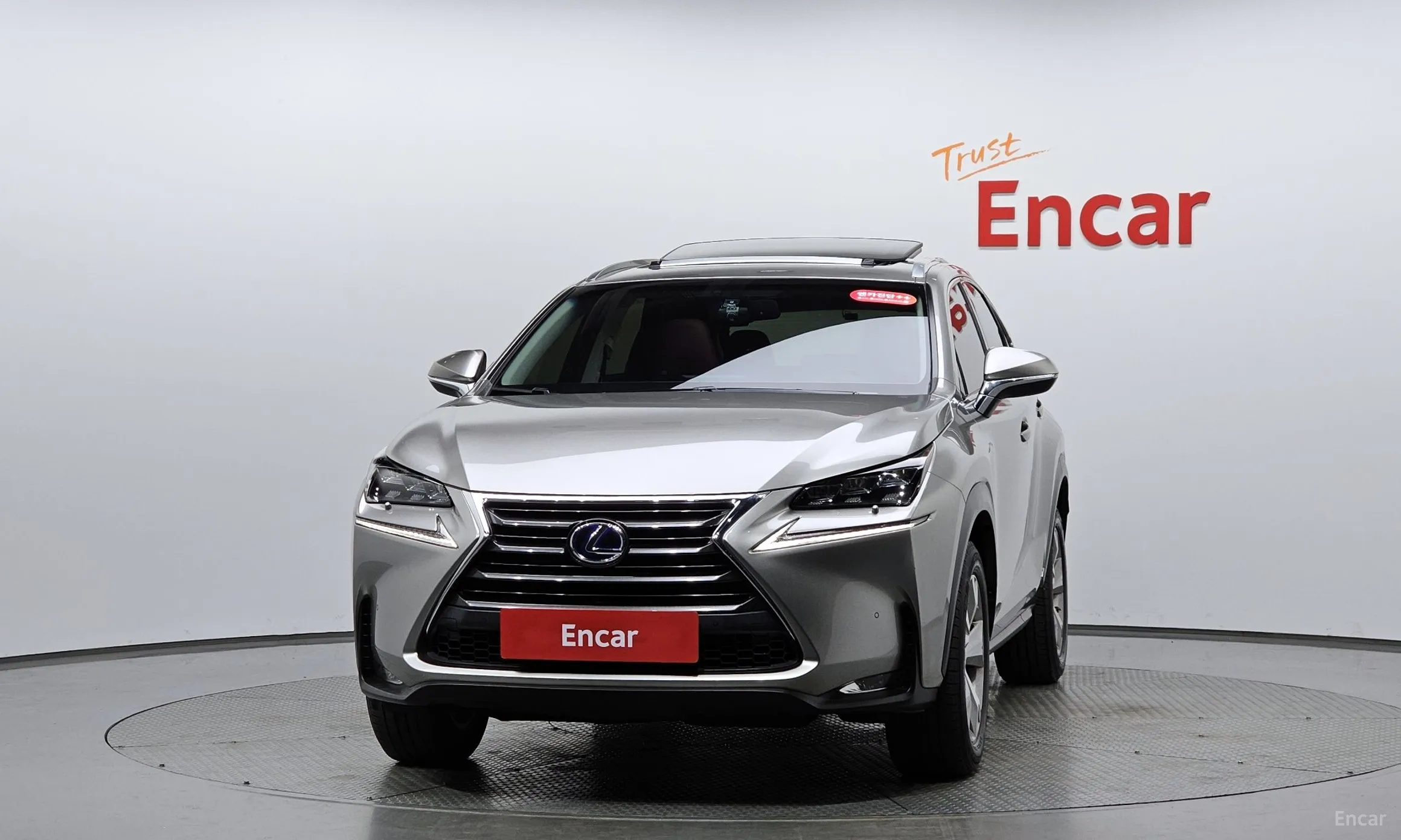 Lexus NX300h превью 3
