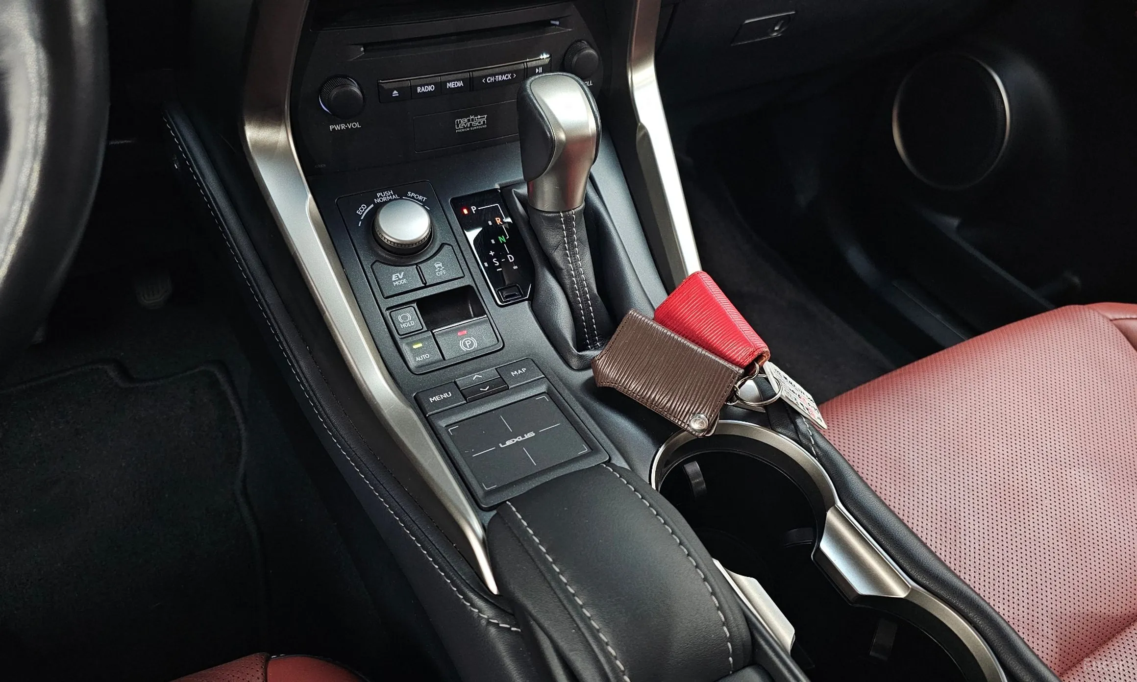 Lexus NX300h превью 9
