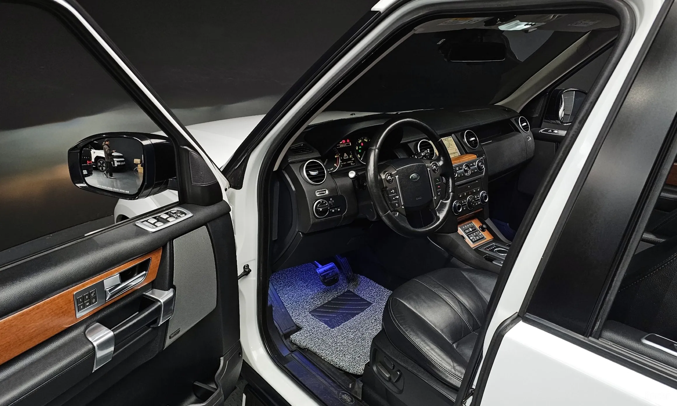 Land Rover Discovery 4 превью 11