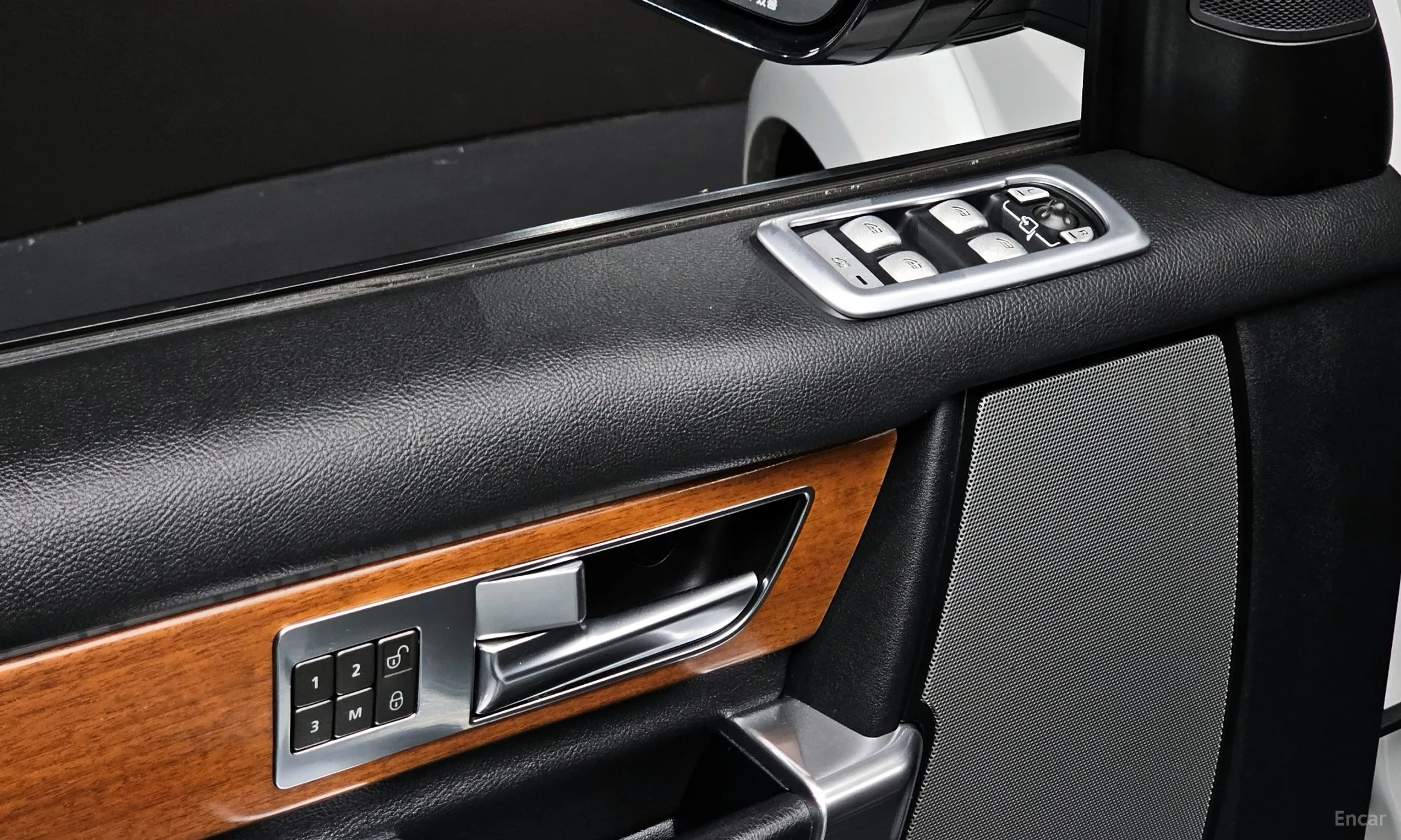 Land Rover Discovery 4 превью 19