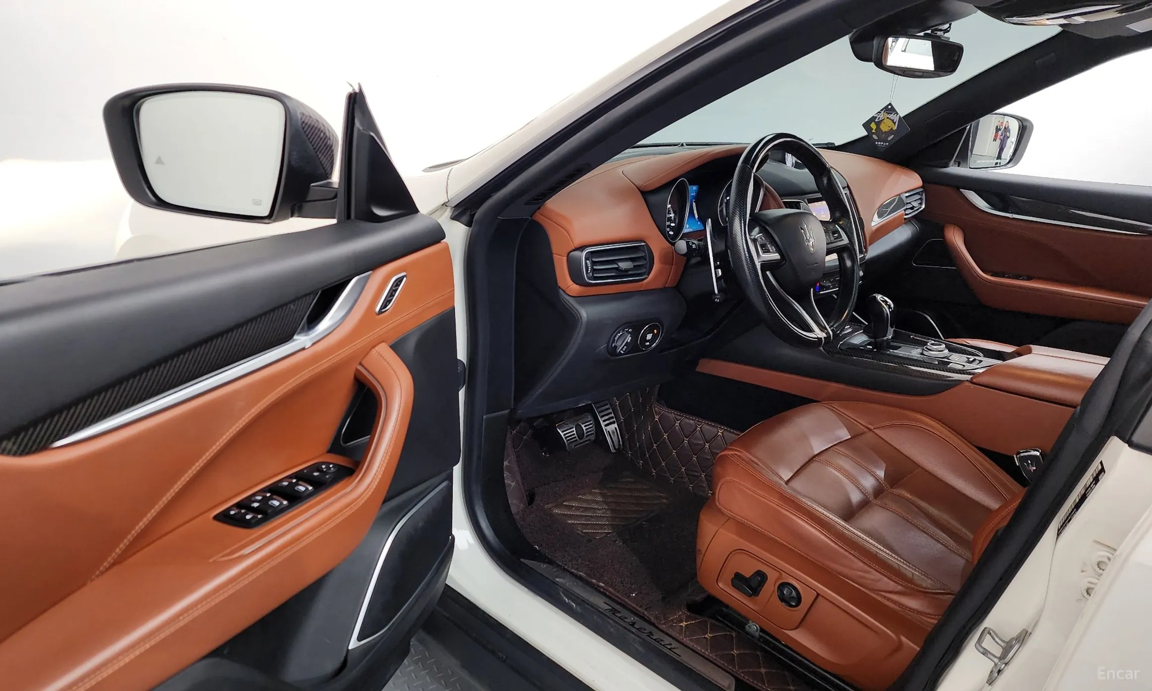 Maserati Levante превью 10