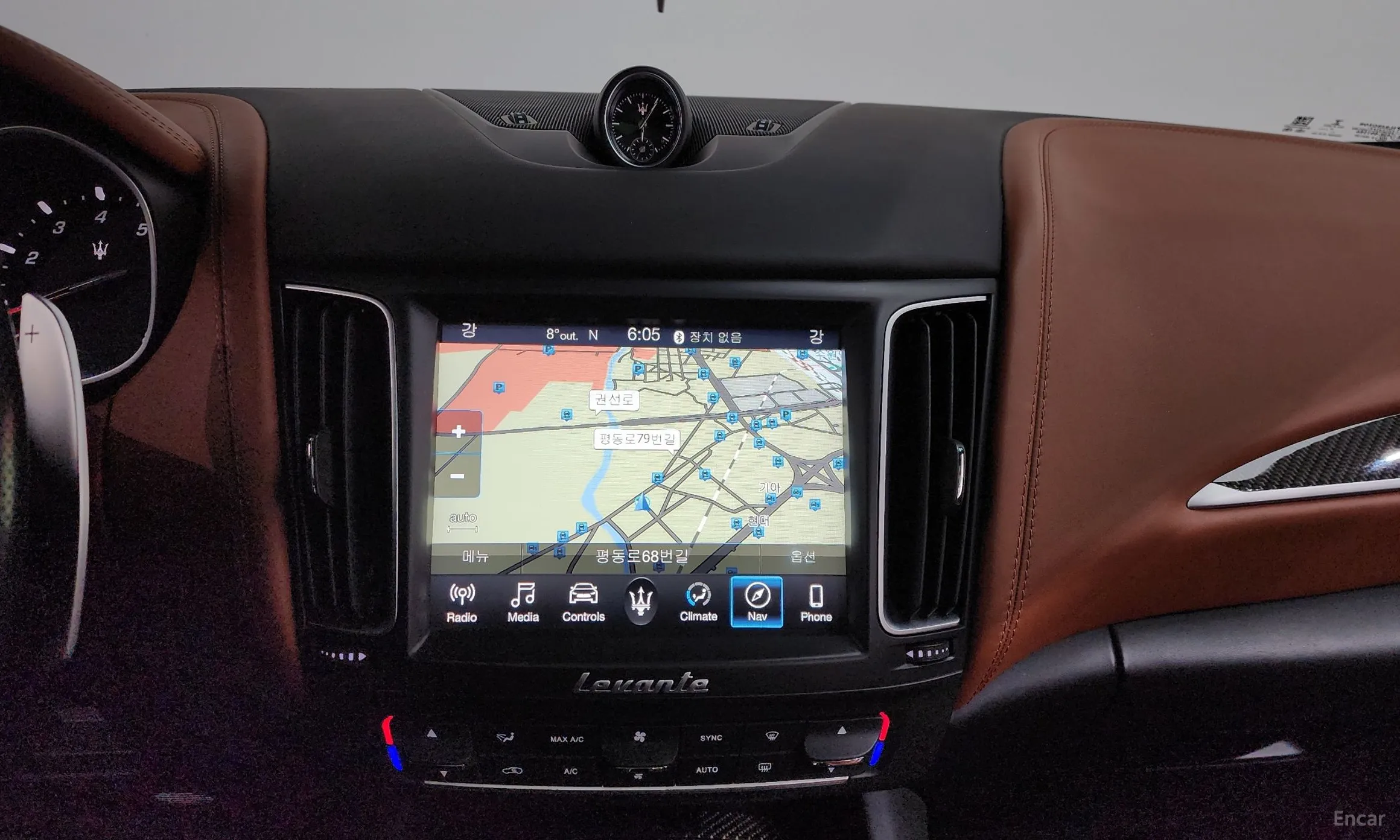 Maserati Levante превью 14