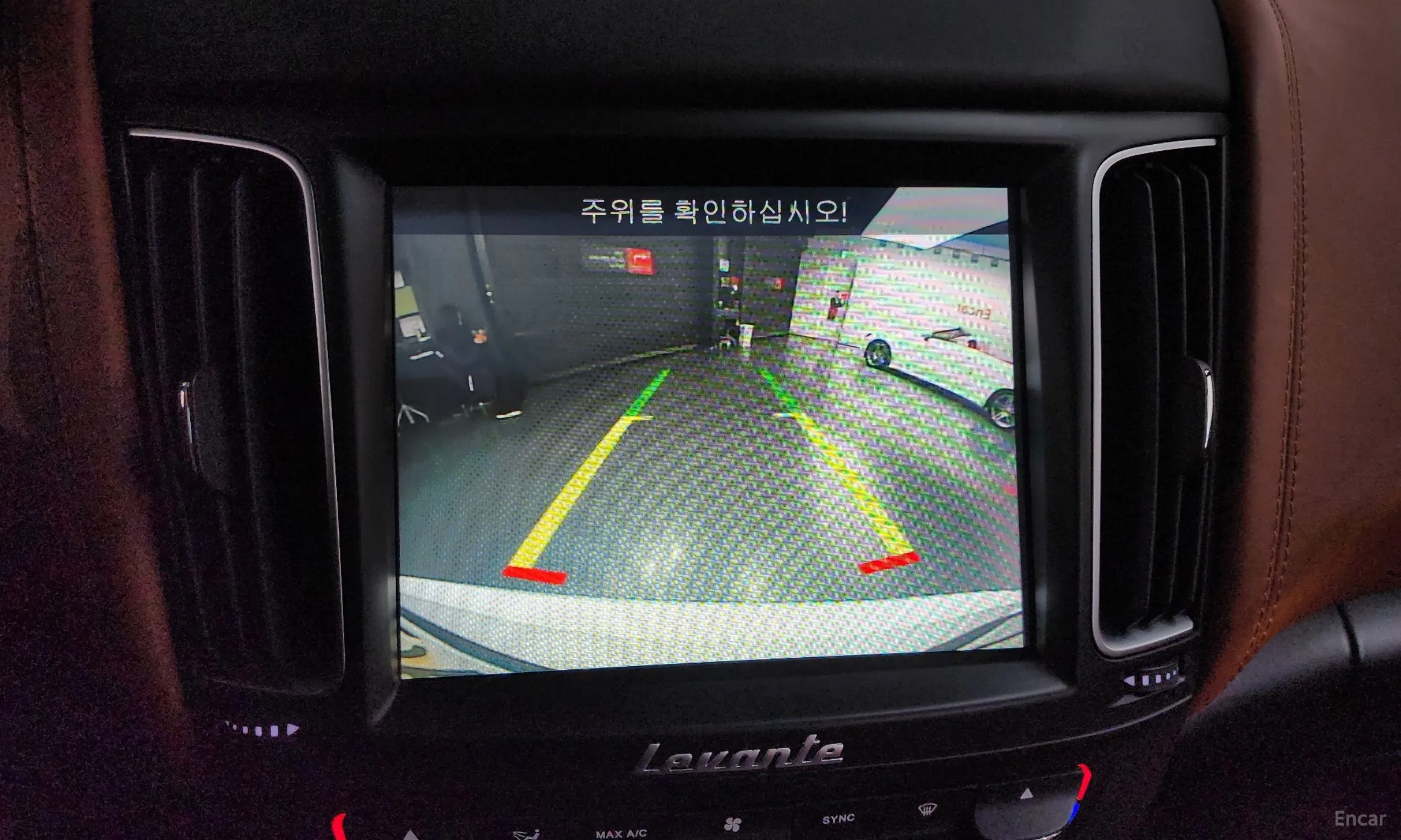 Maserati Levante превью 15