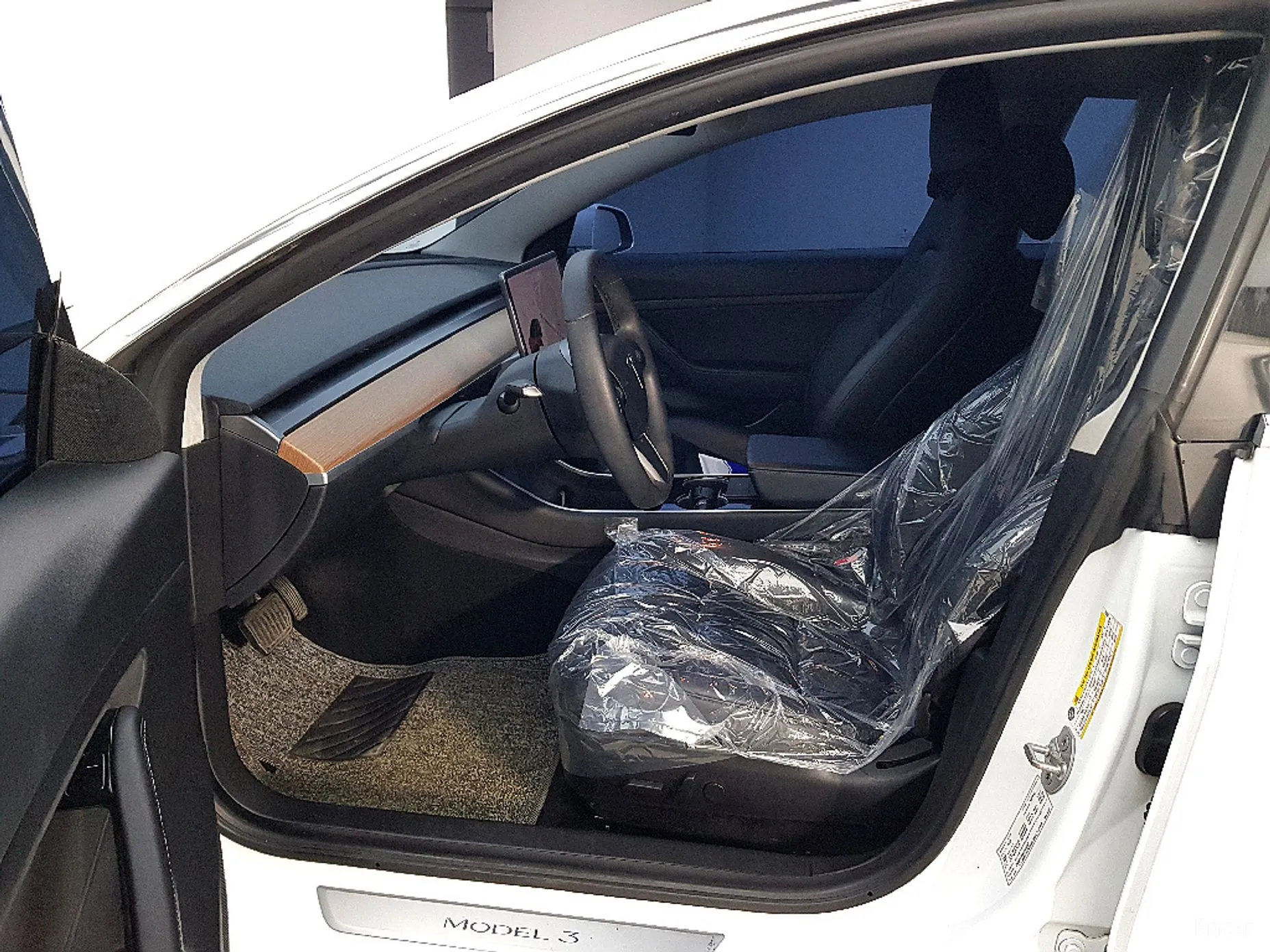 Tesla Model 3 превью 8