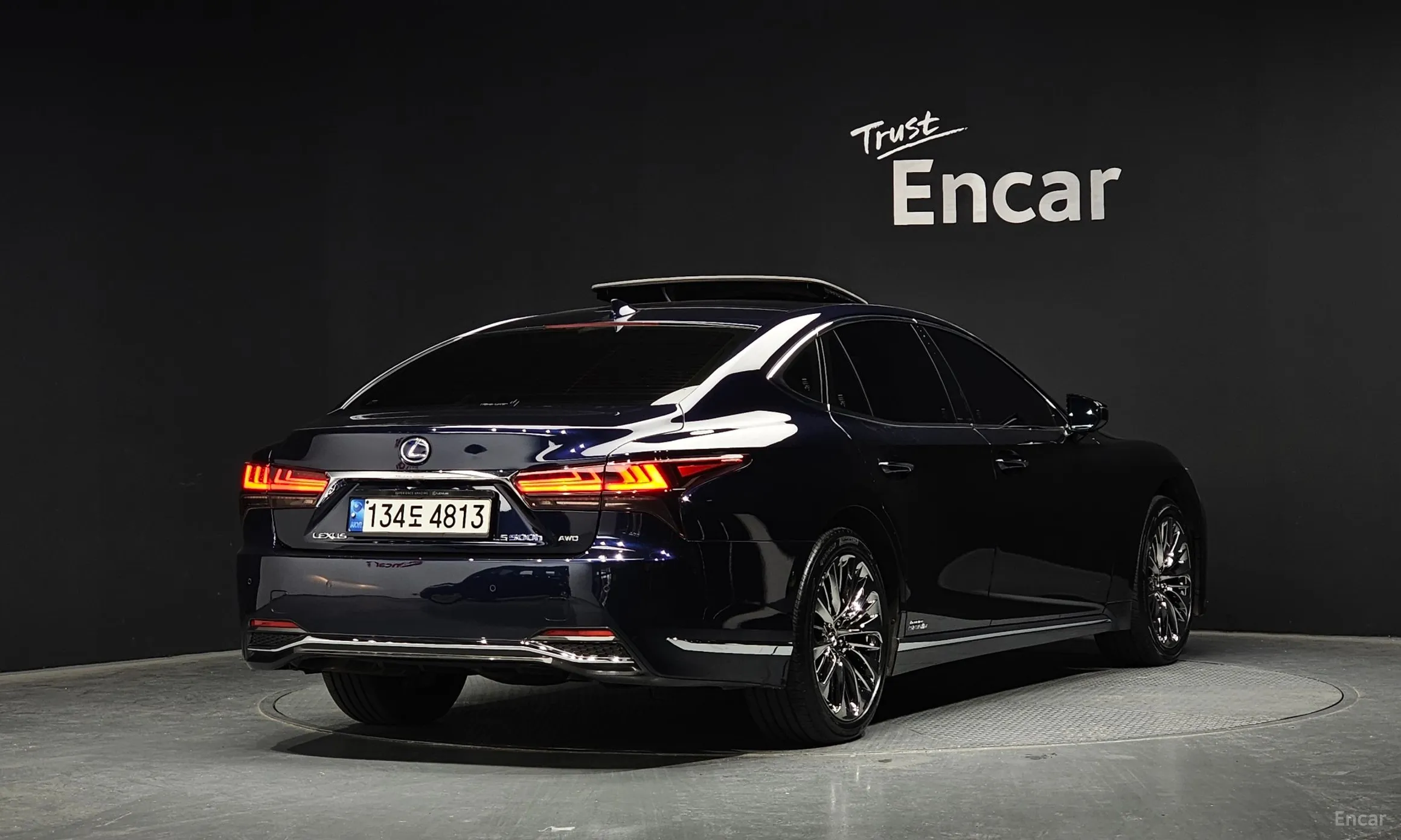 Lexus LS500h Gen 5