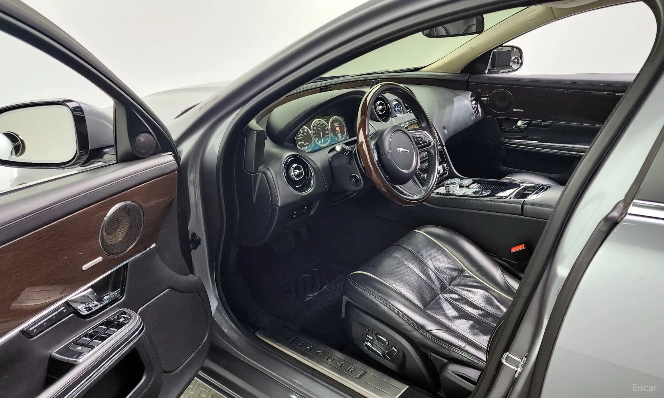 Jaguar All New XJ превью 10