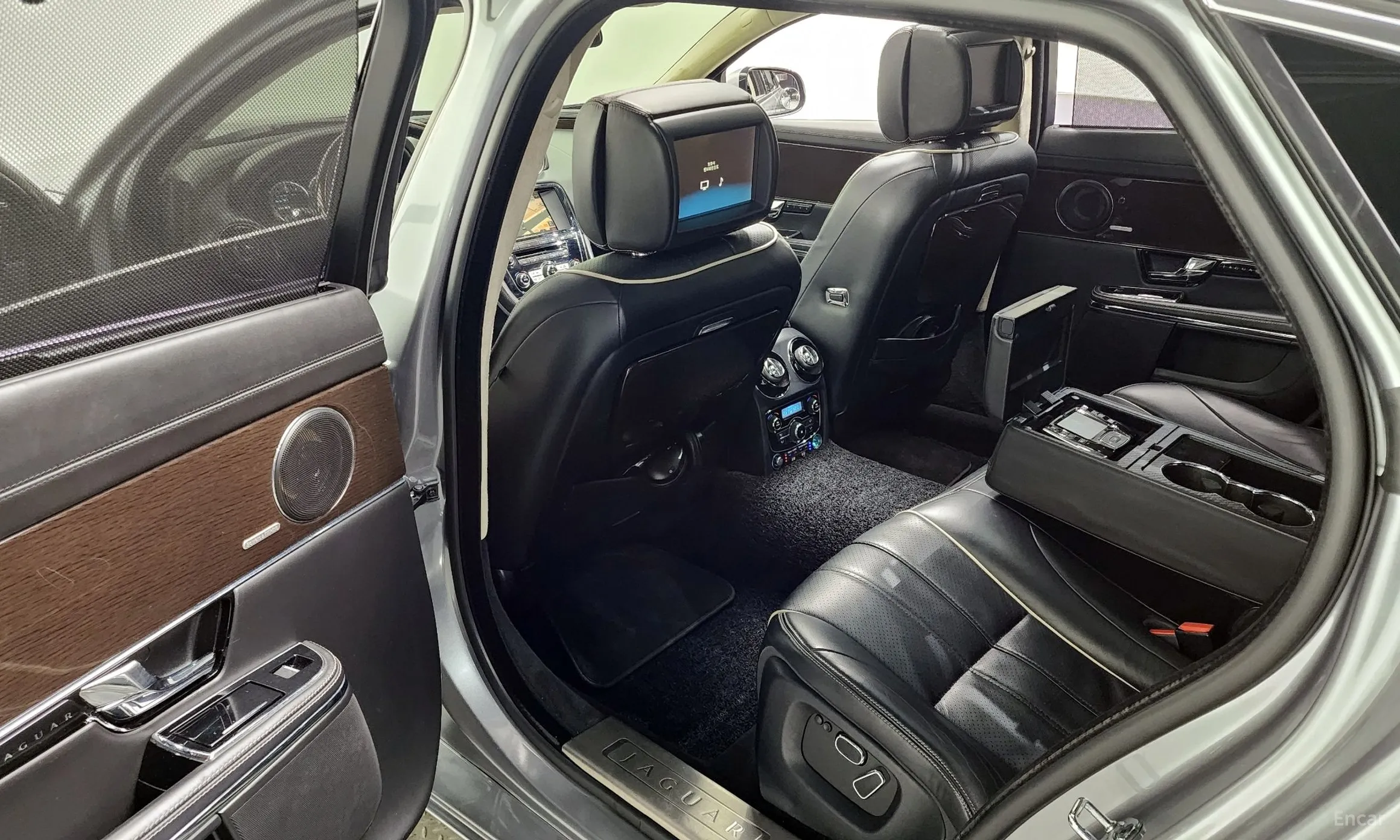 Jaguar All New XJ превью 11