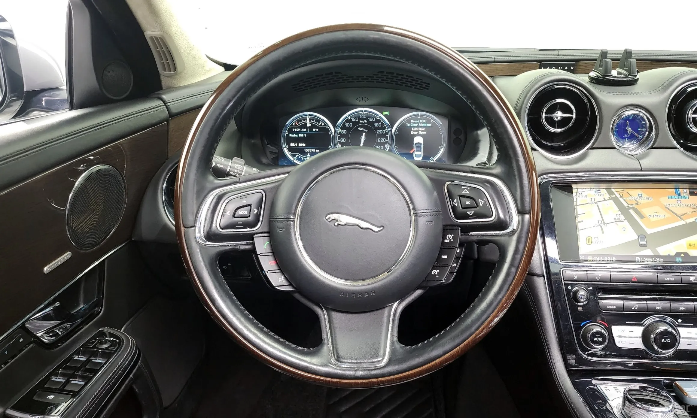 Jaguar All New XJ превью 14