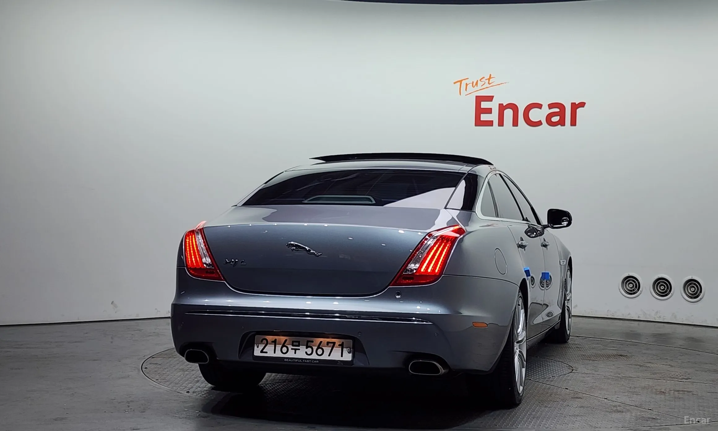 Jaguar All New XJ превью 4