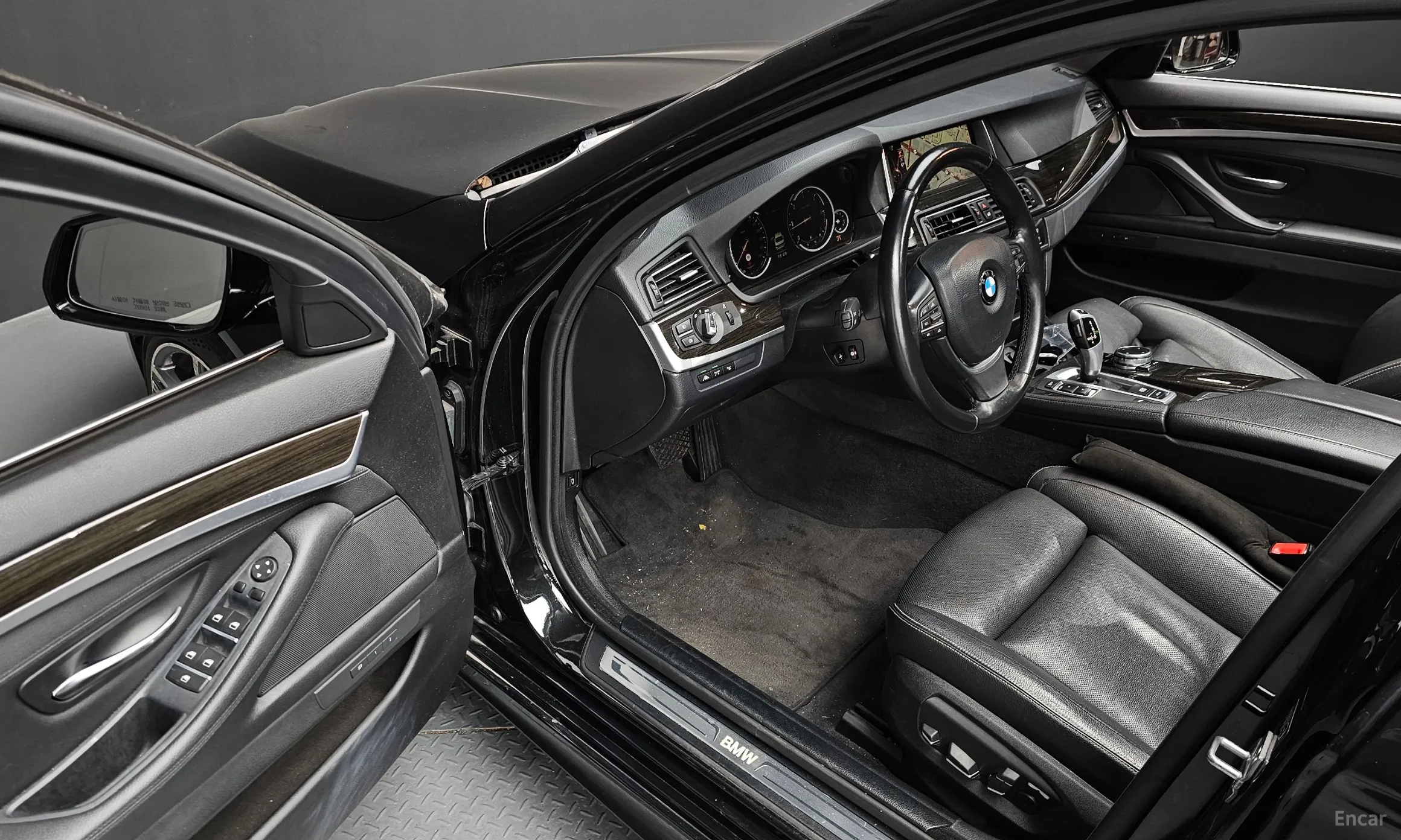 BMW 5 Series (F10) превью 11