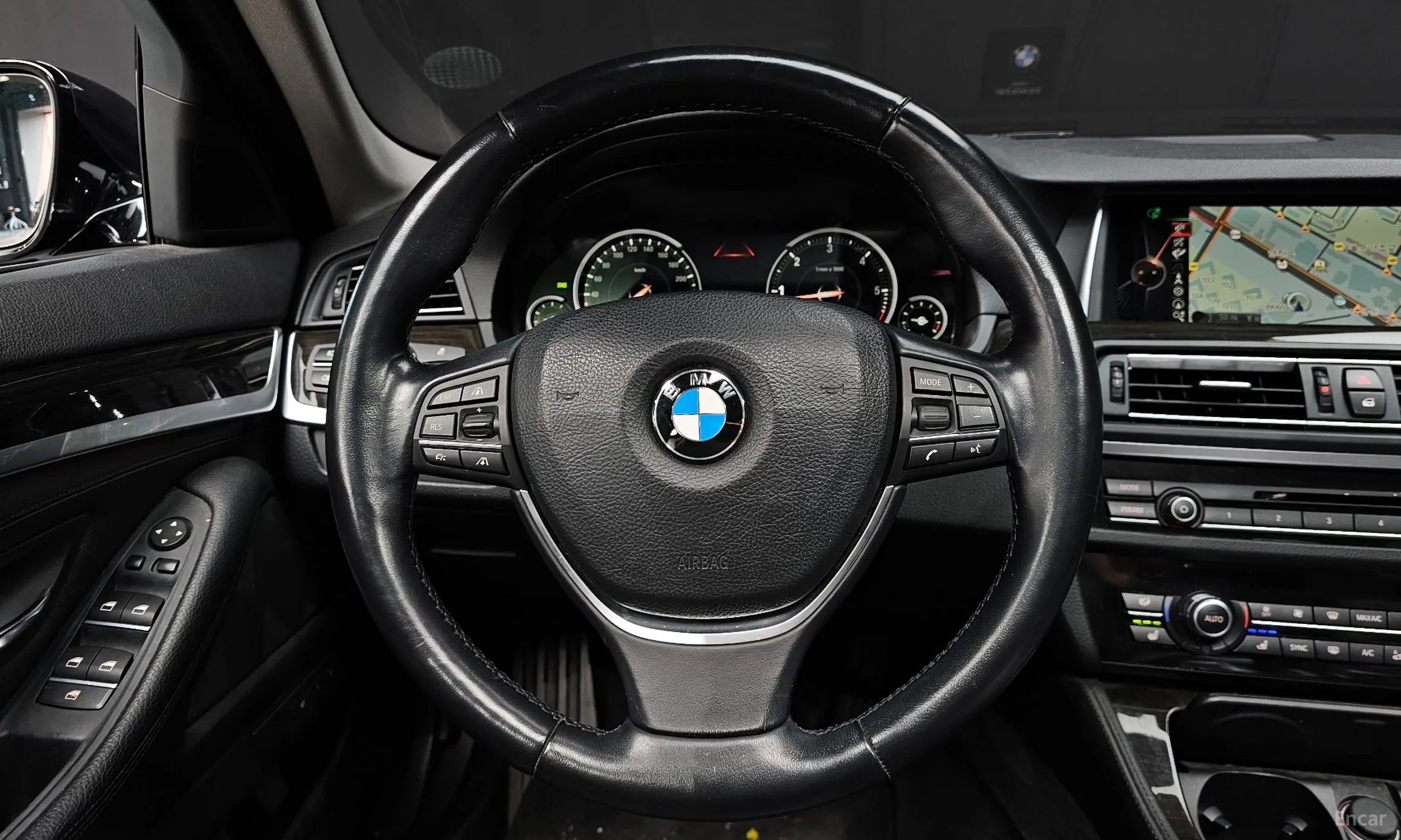 BMW 5 Series (F10) превью 13