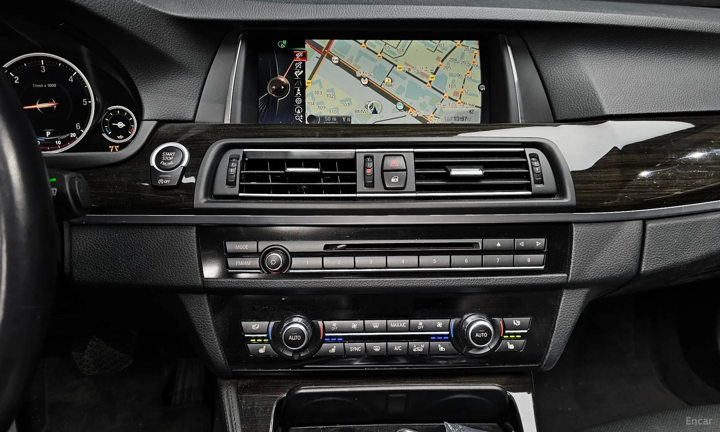 BMW 5 Series (F10) превью 14