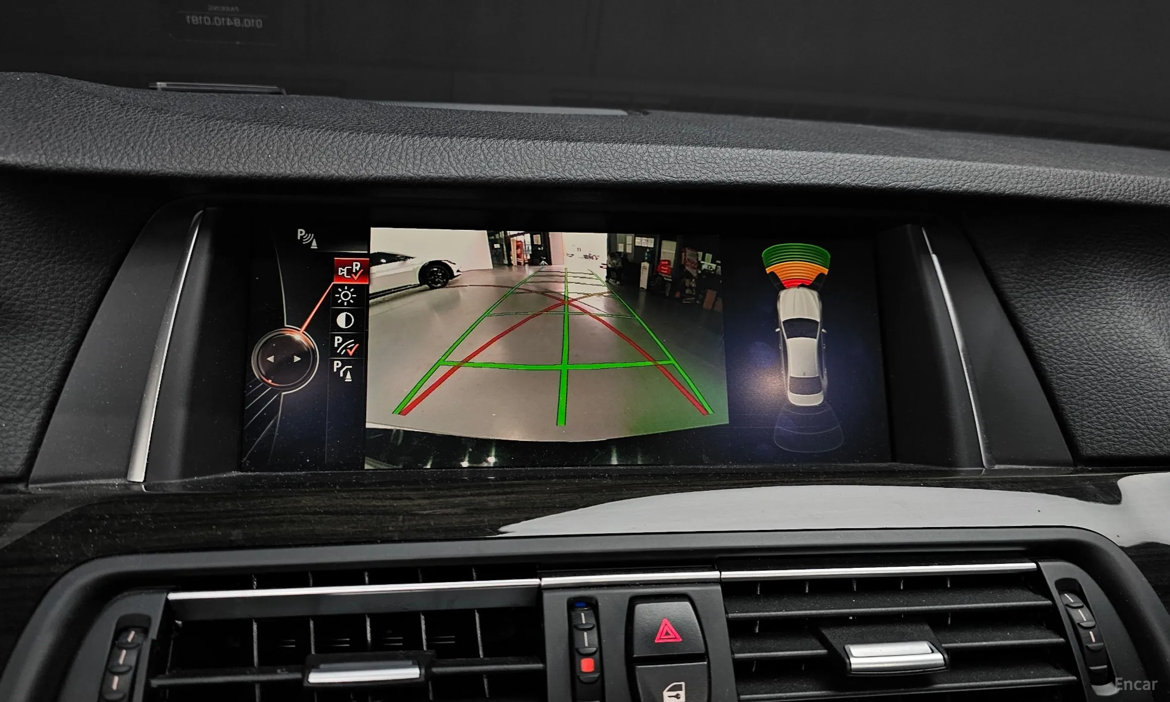 BMW 5 Series (F10) превью 15