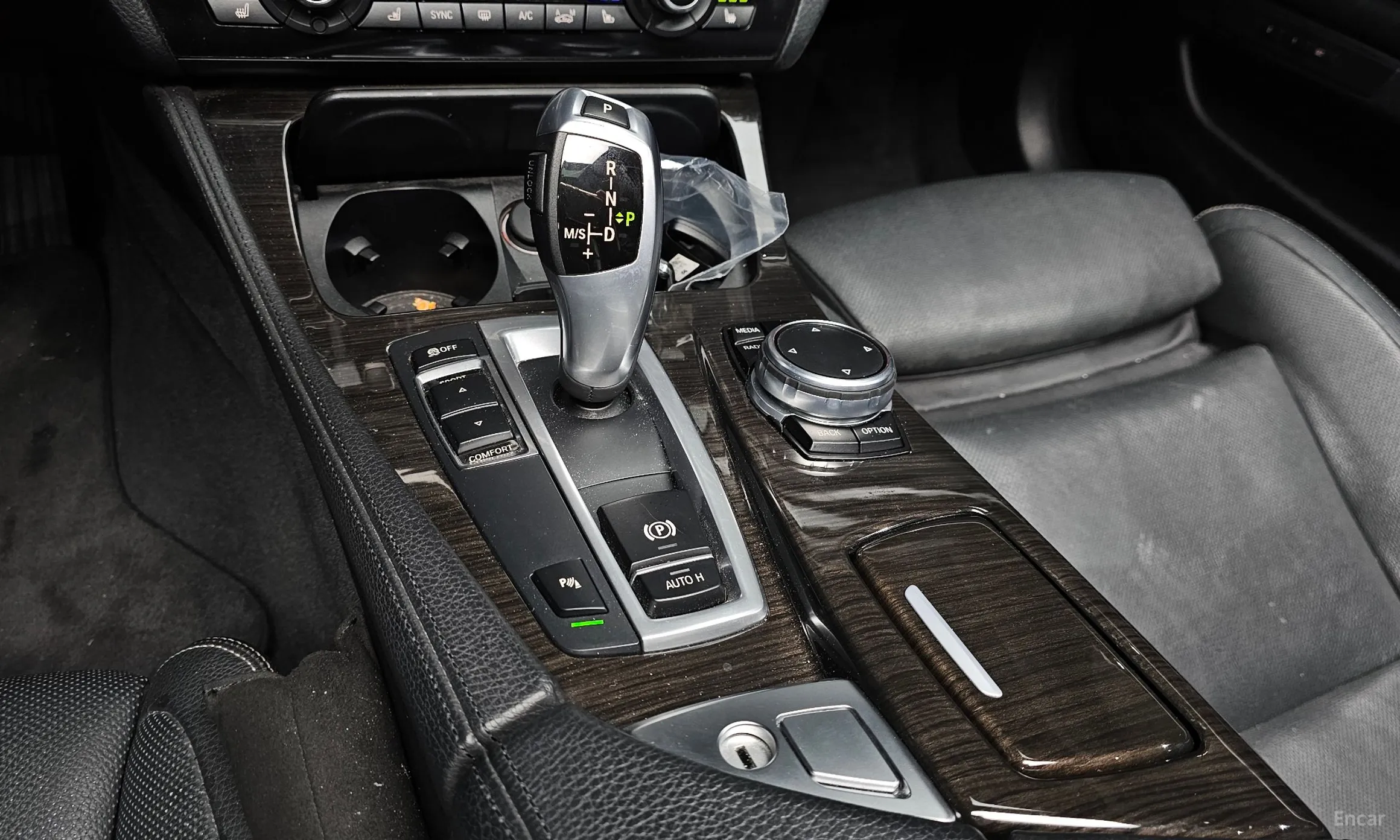 BMW 5 Series (F10) превью 9