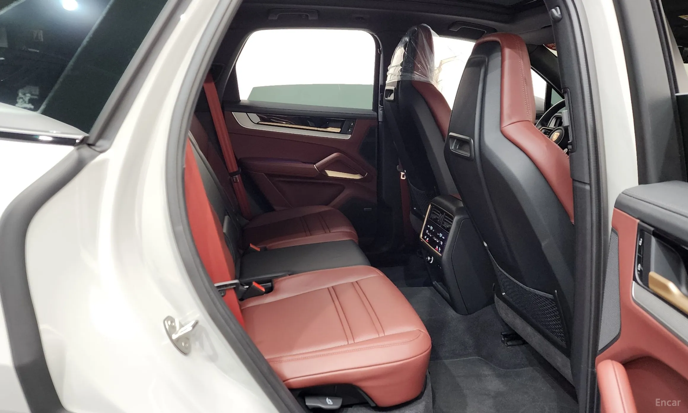 Porsche Cayenne (PO536) превью 12