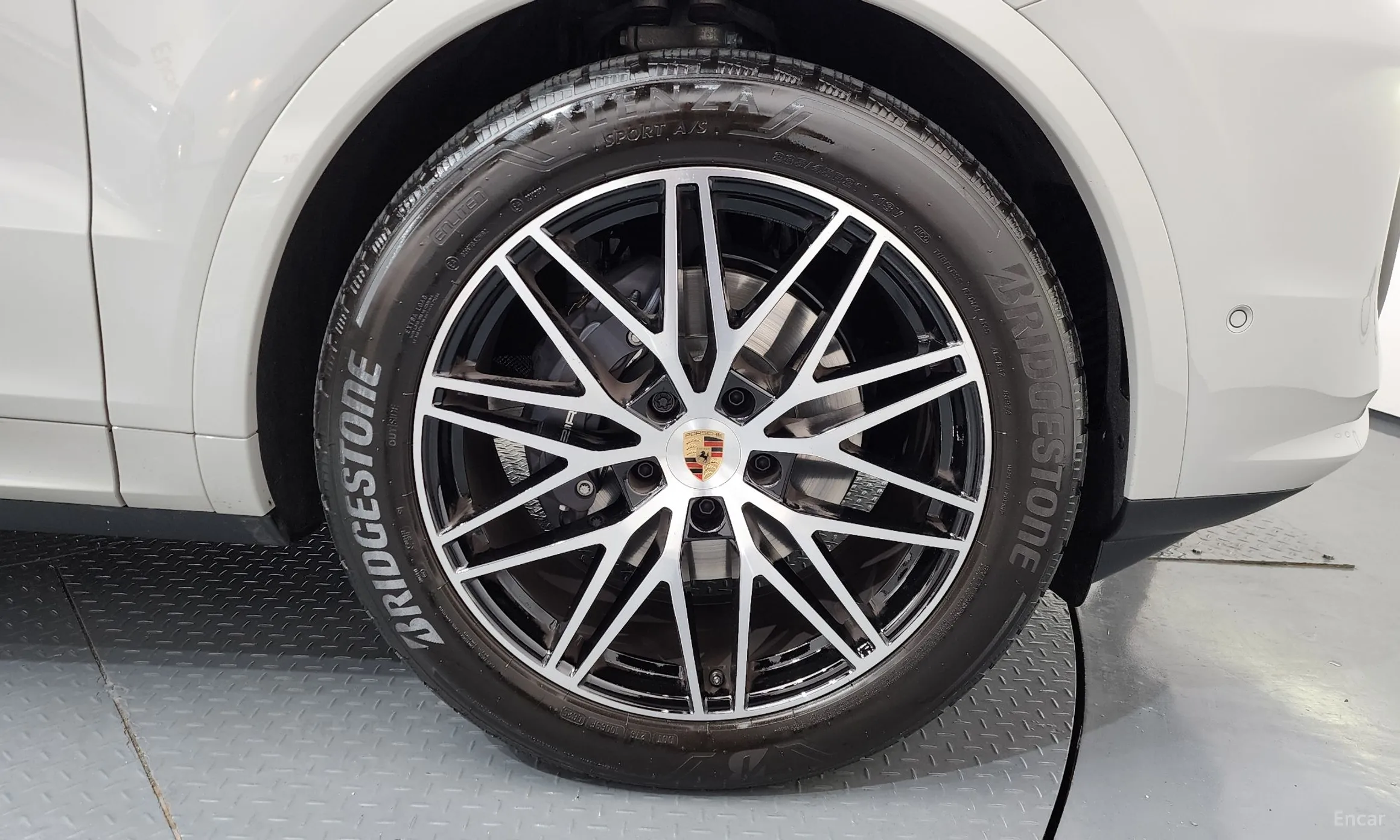 Porsche Cayenne (PO536) превью 5