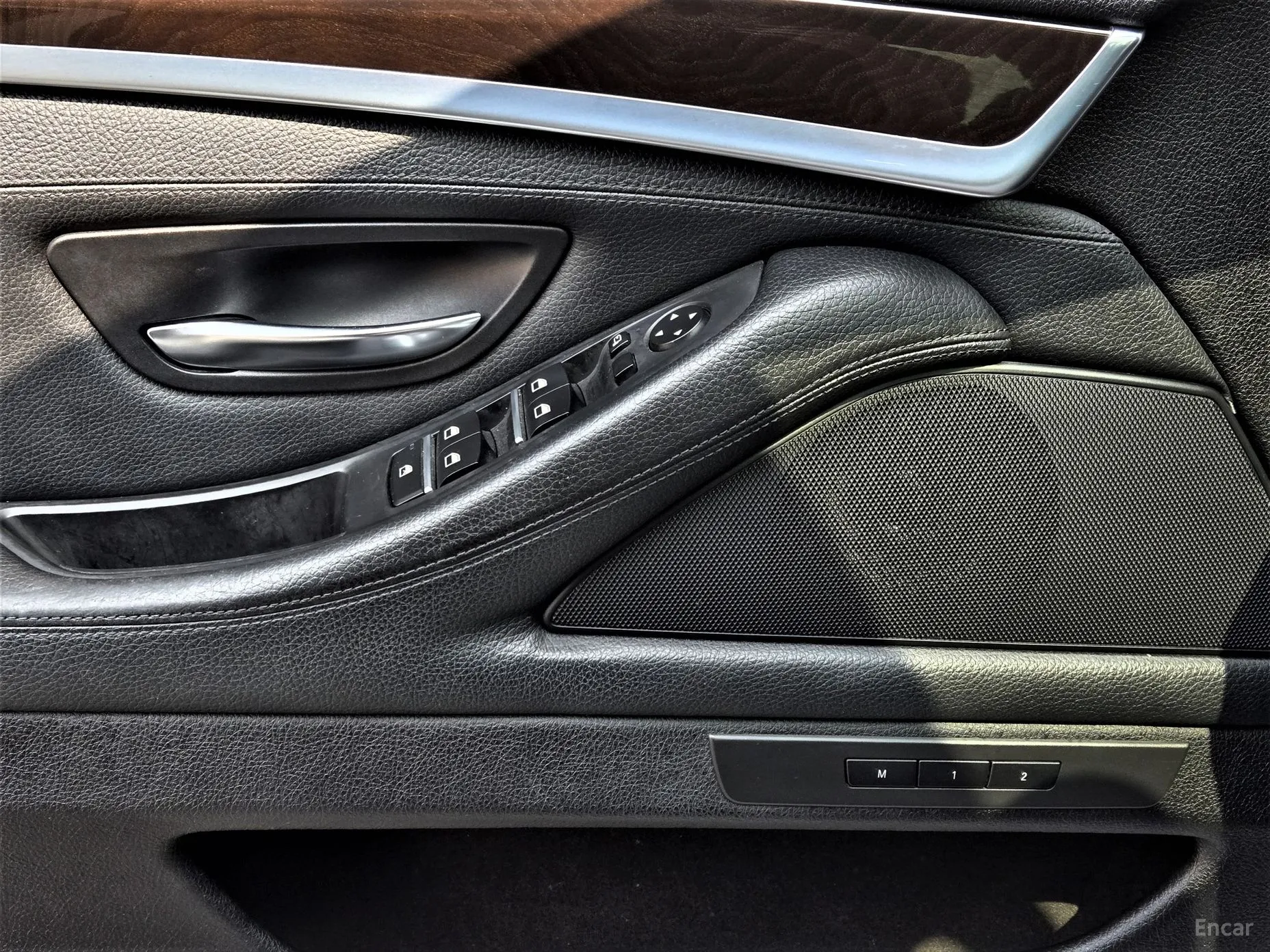 BMW 5 Series (F10) превью 17