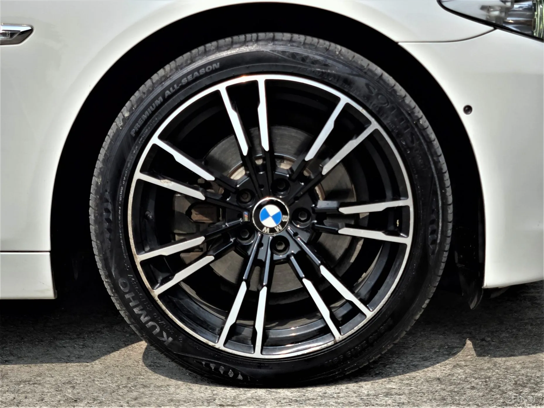 BMW 5 Series (F10) превью 5