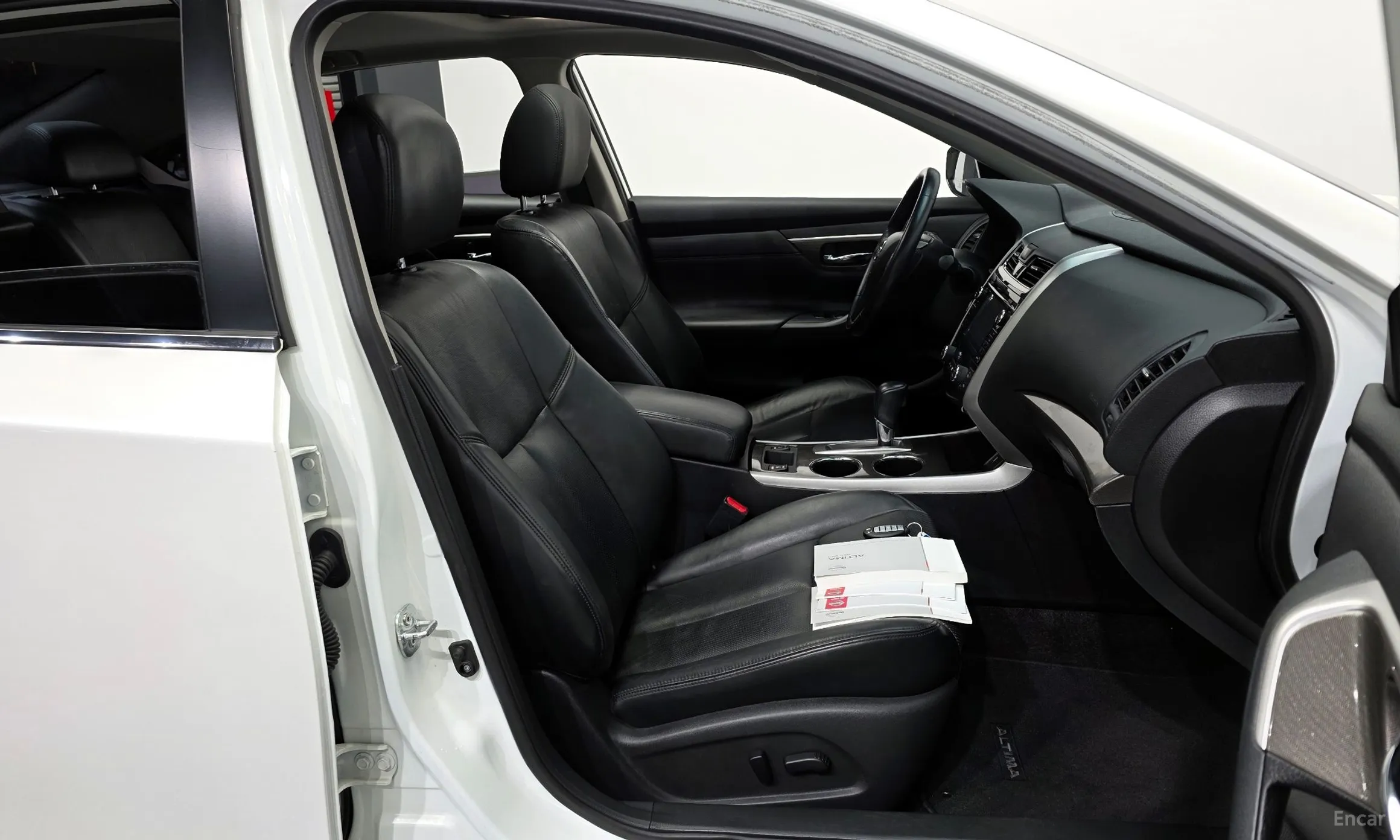 Nissan Altima превью 10