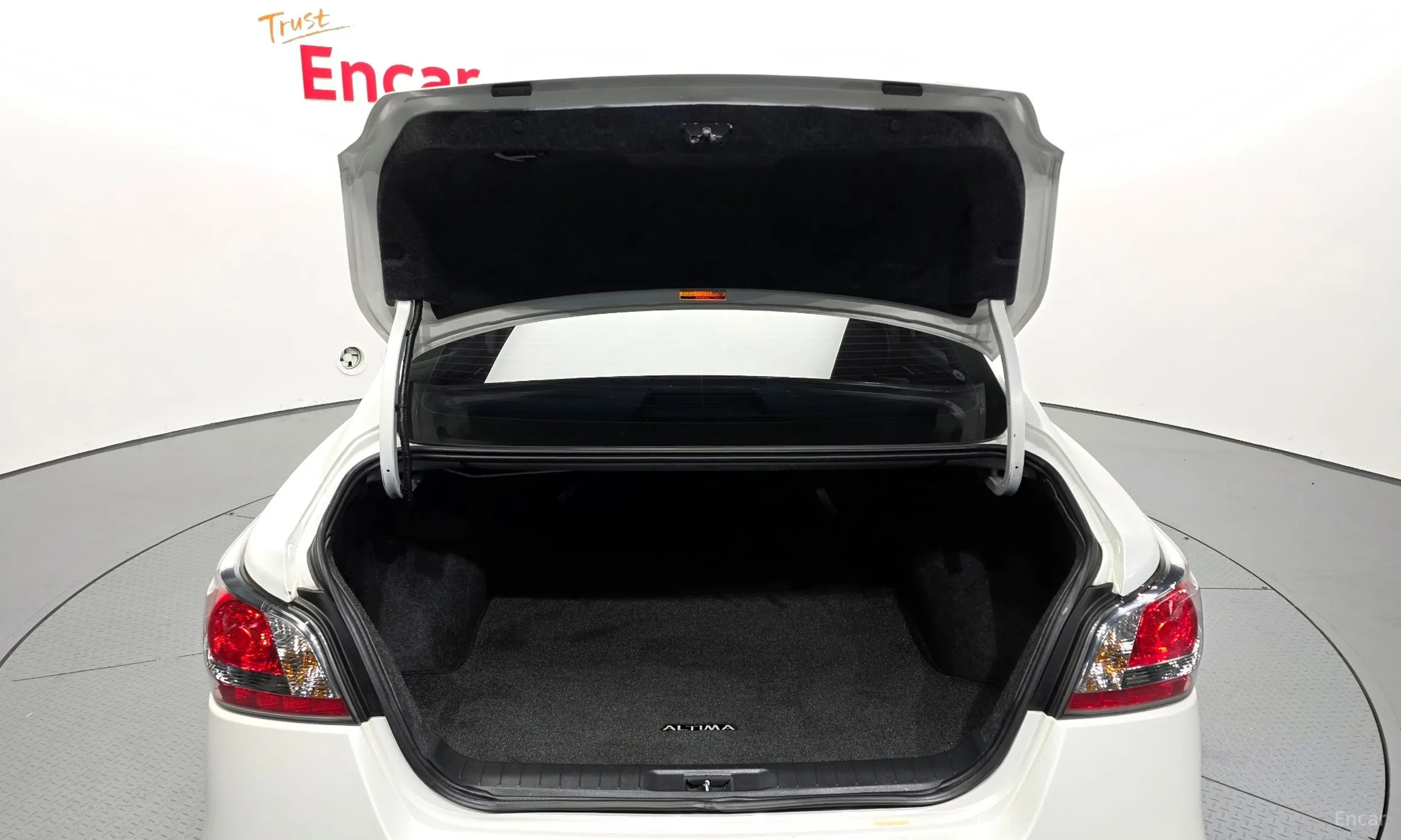 Nissan Altima превью 20