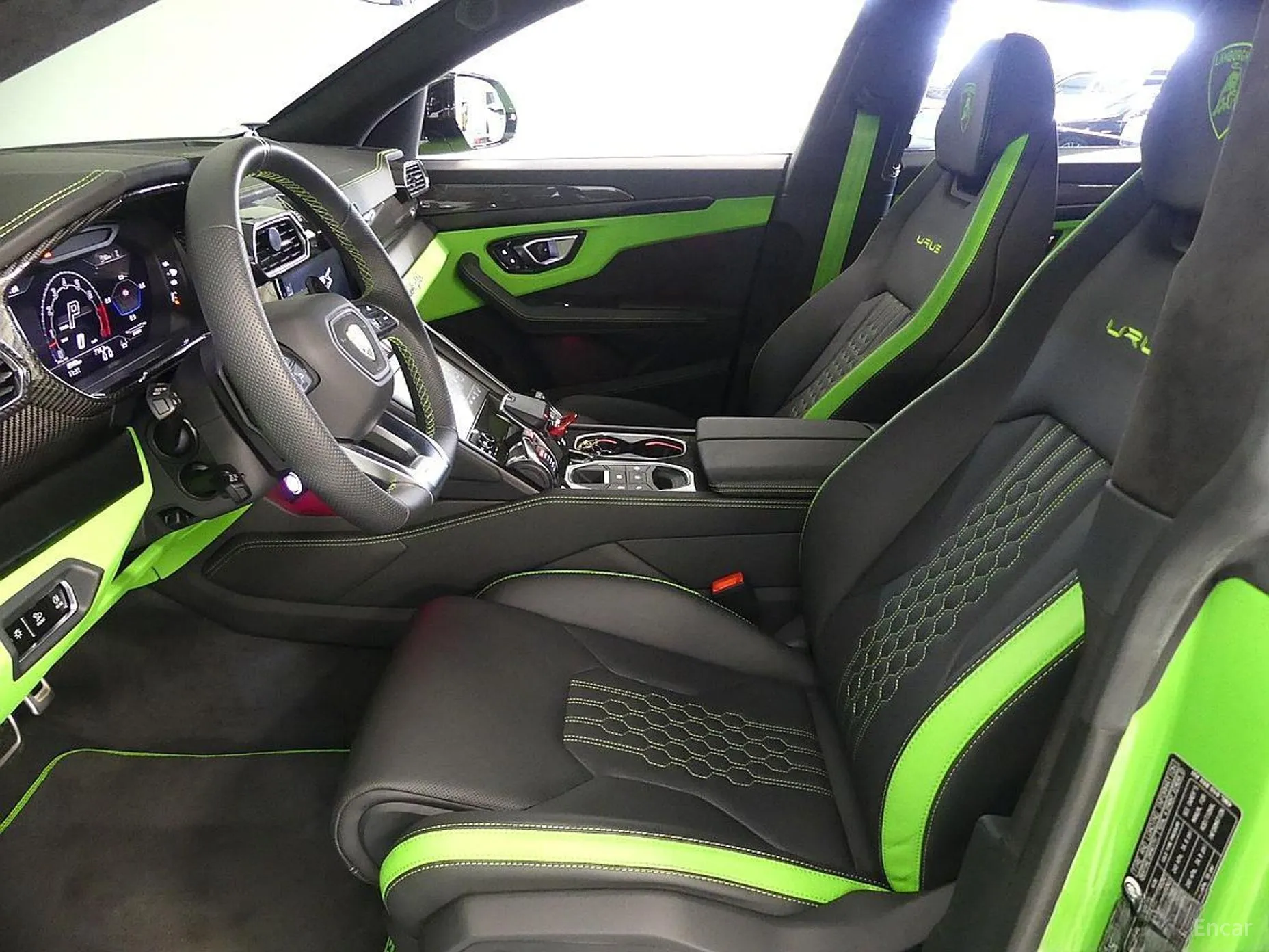 Lamborghini Urus превью 10