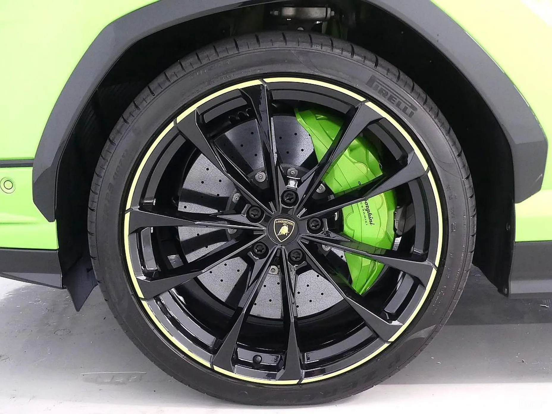 Lamborghini Urus превью 4