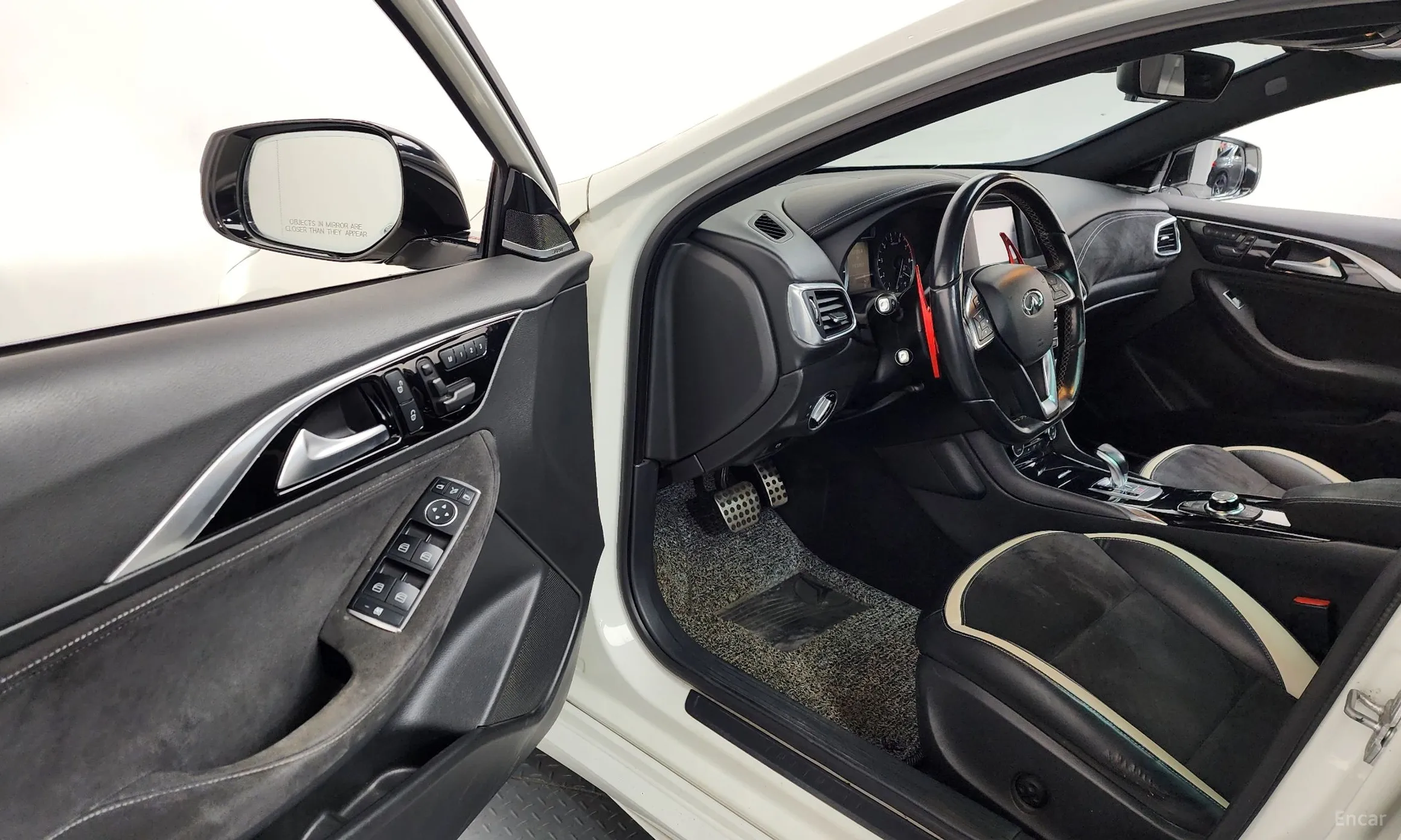 Infiniti Q30 превью 10
