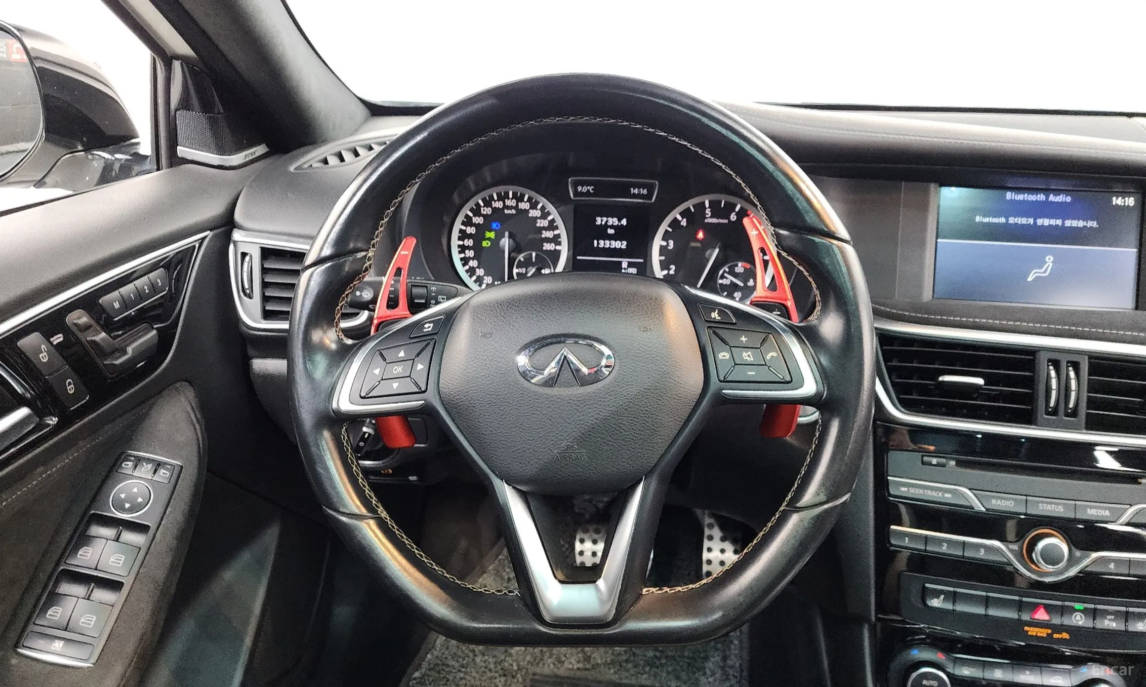 Infiniti Q30 превью 13