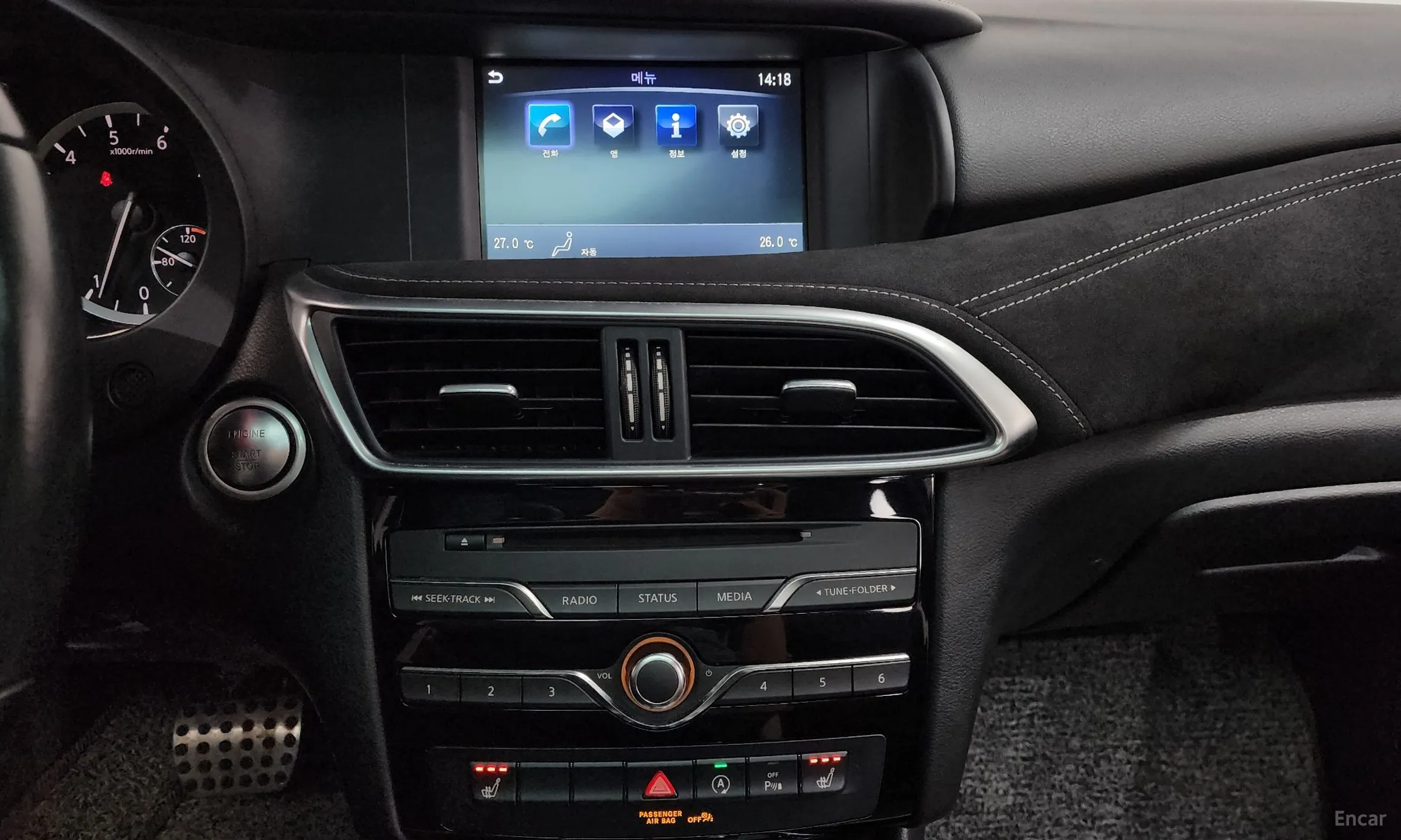 Infiniti Q30 превью 14