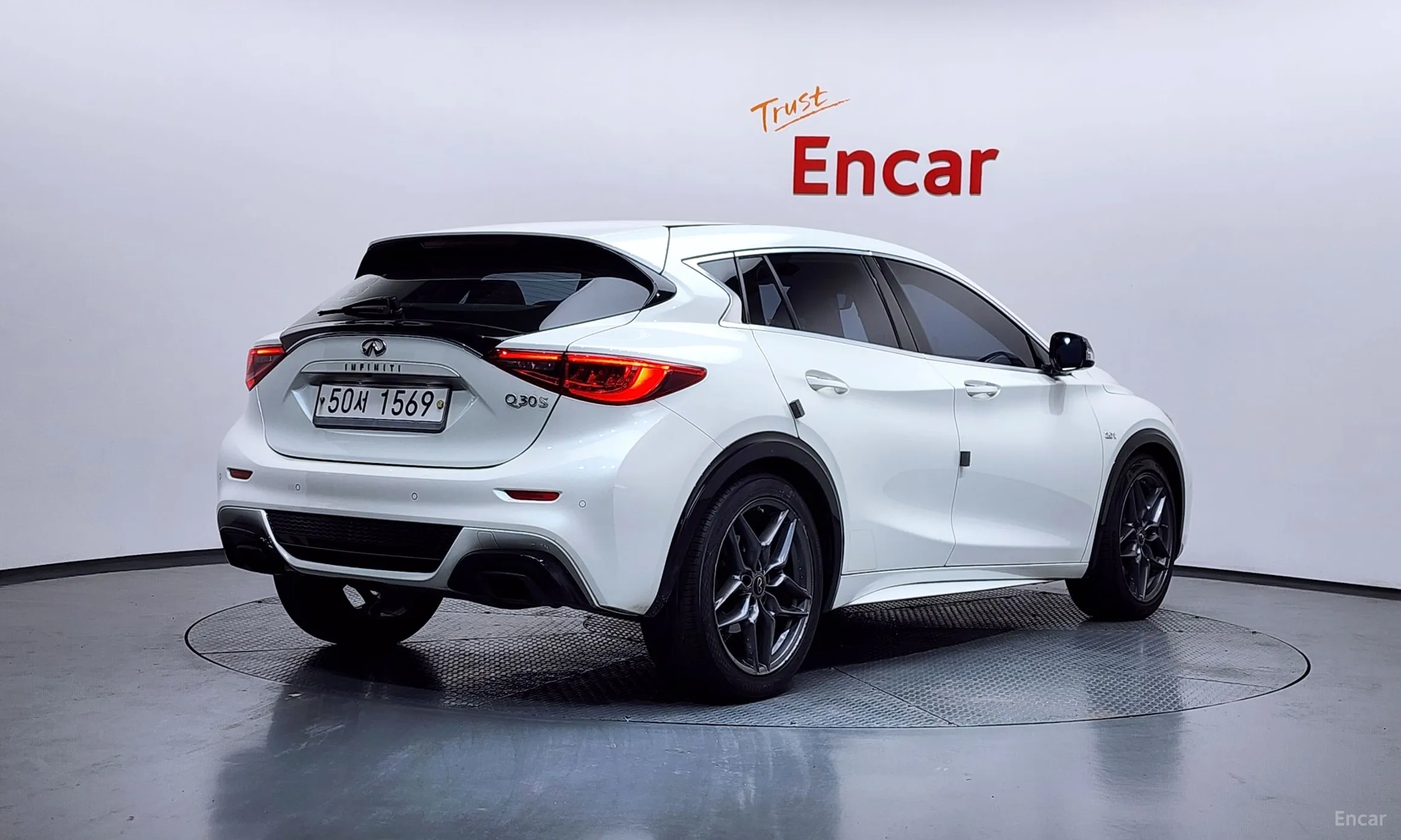 Infiniti Q30