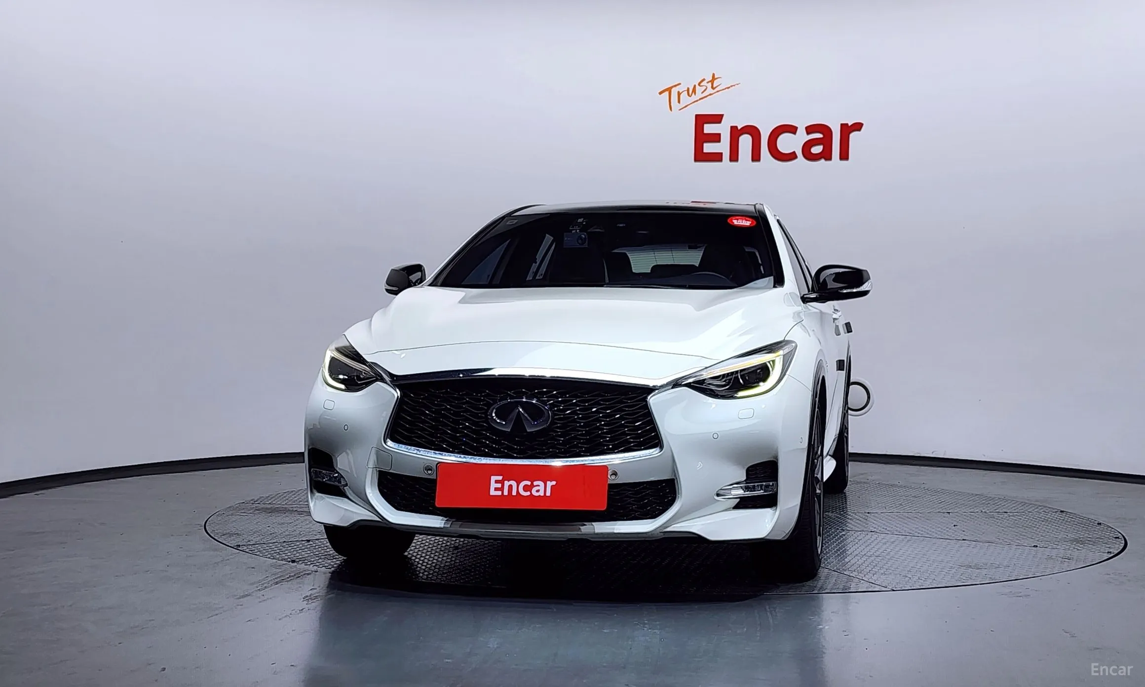 Infiniti Q30 превью 3