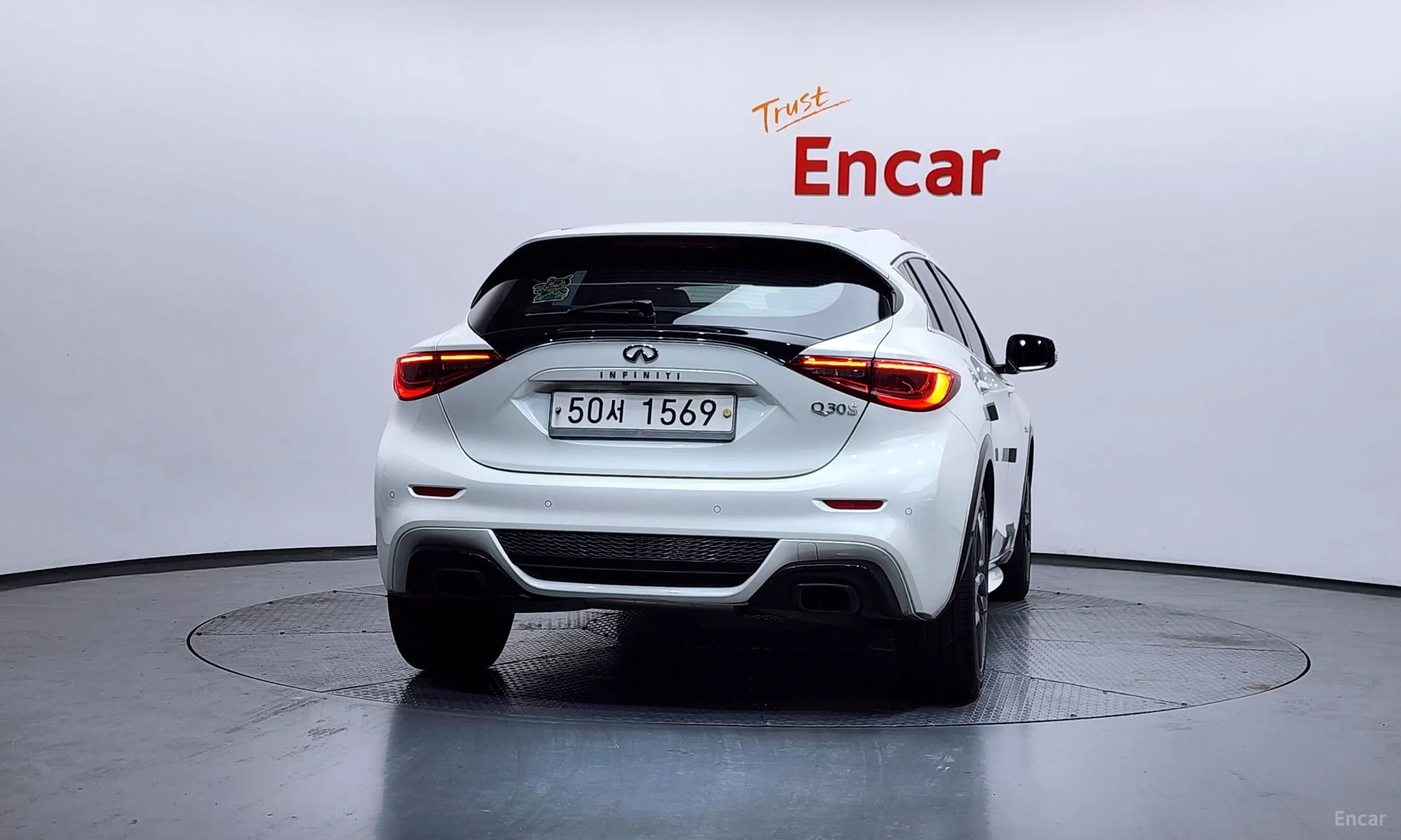 Infiniti Q30 превью 4