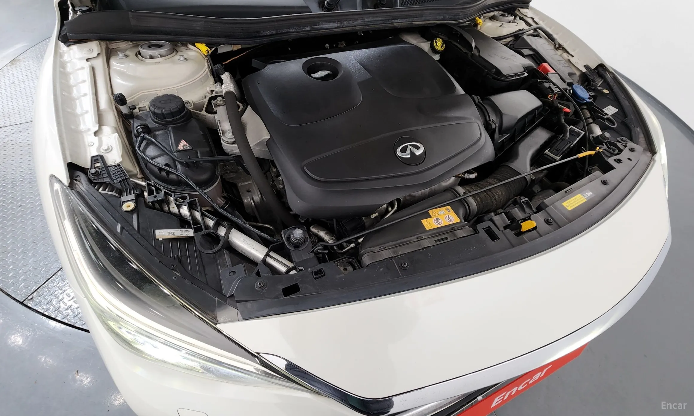 Infiniti Q30 превью 6