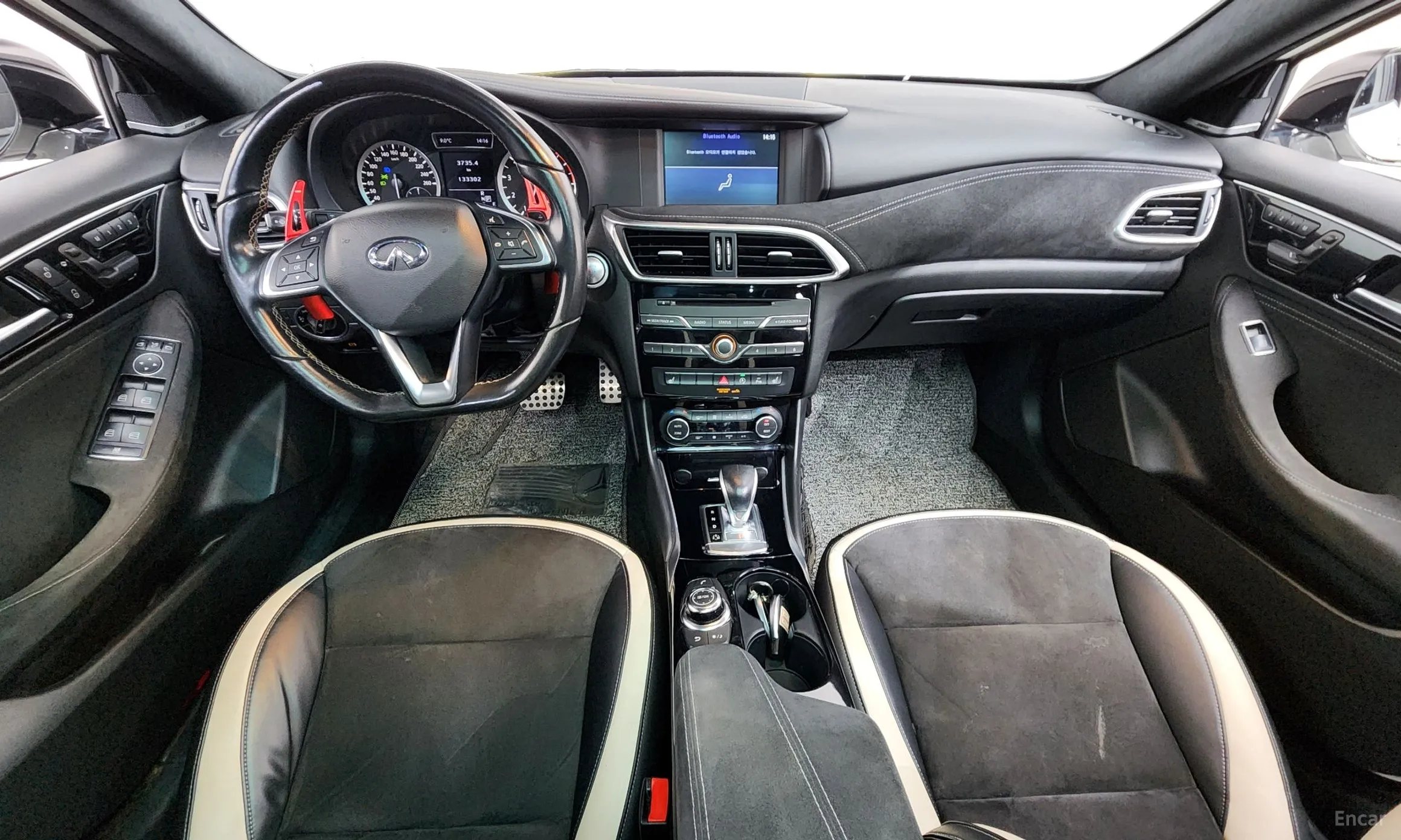 Infiniti Q30 превью 7