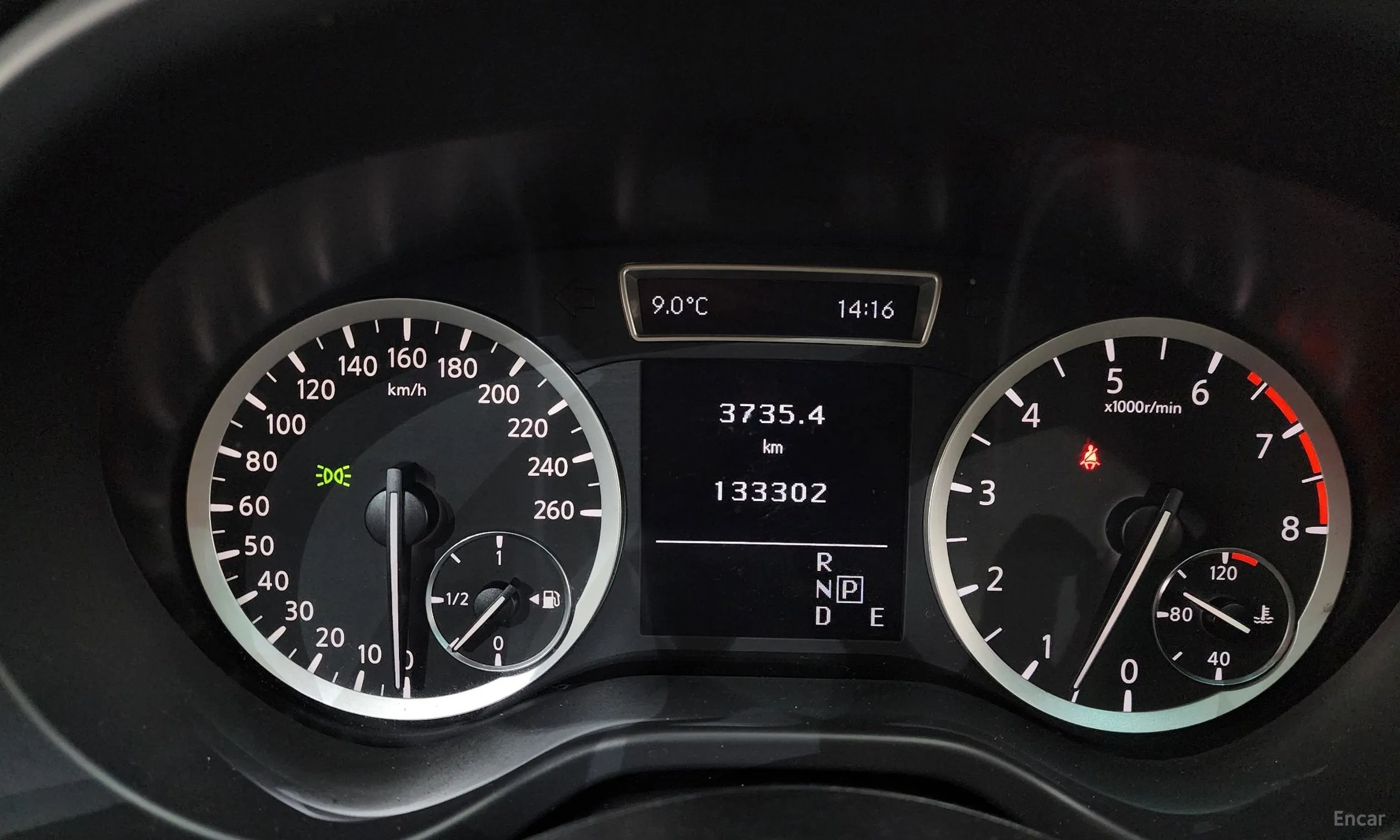 Infiniti Q30 превью 8