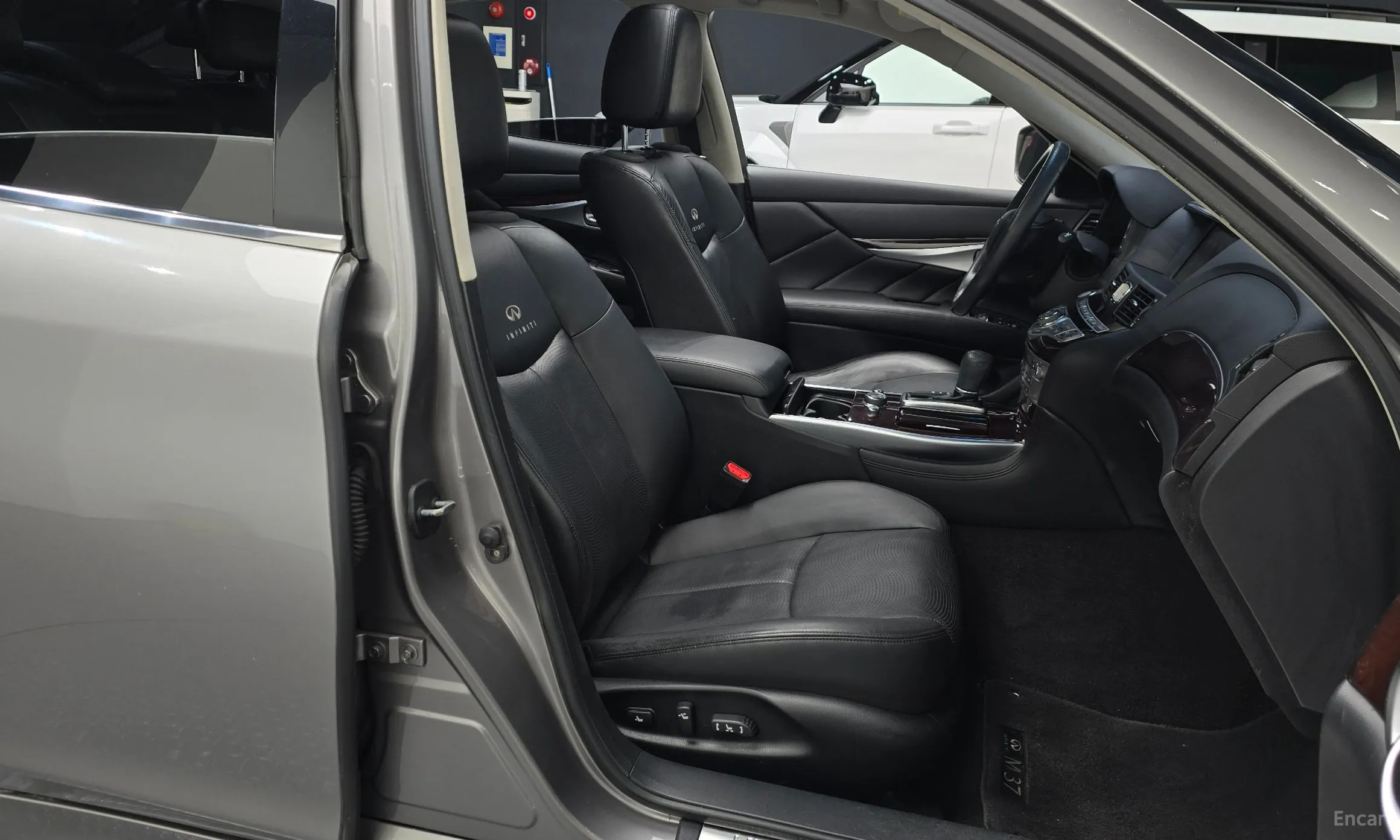 Infiniti M37 превью 10